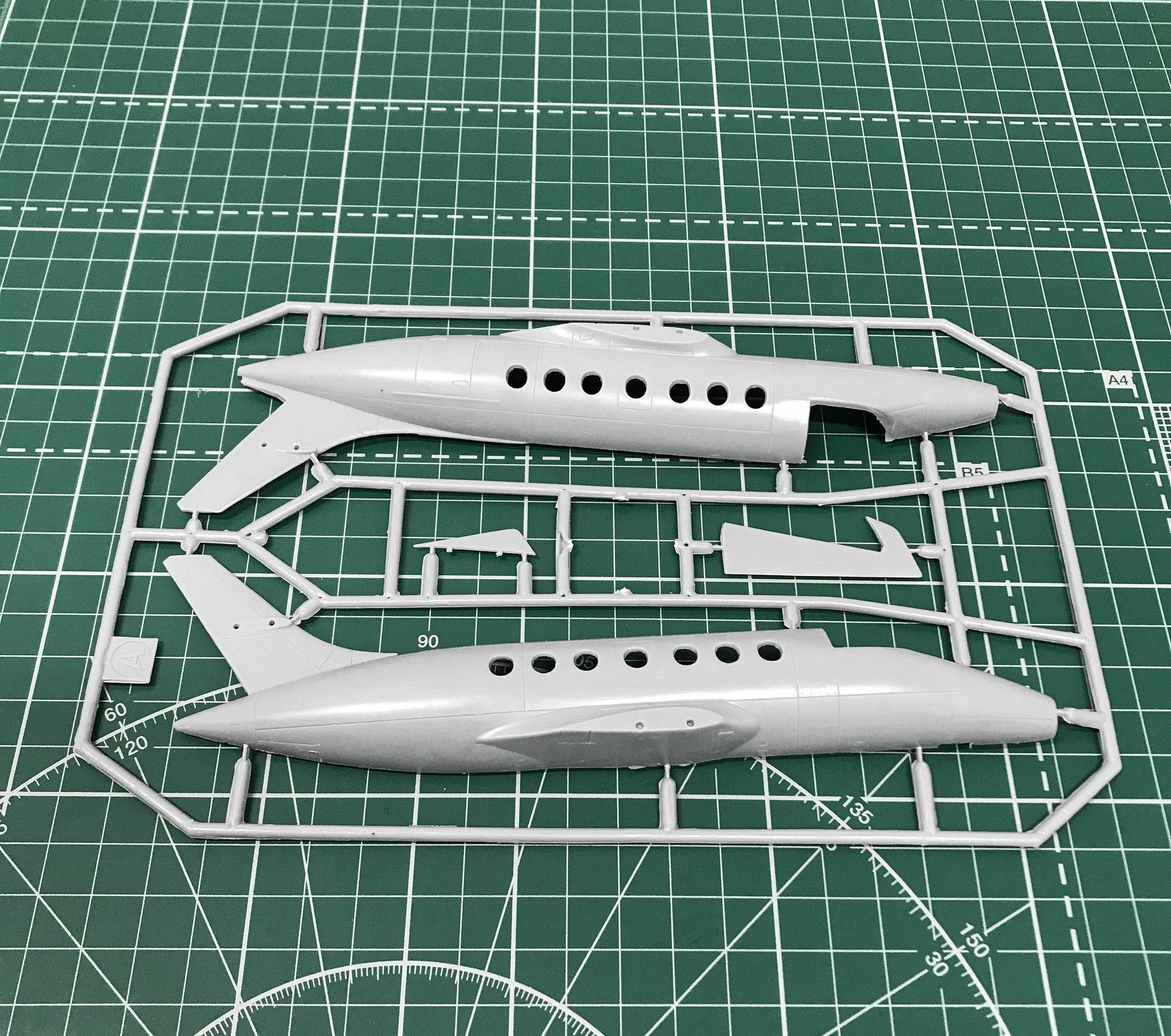Handley Page HP-137 JetStream, Aircraft Model Kit Scale 1:72 SOVA-M SVM 72008