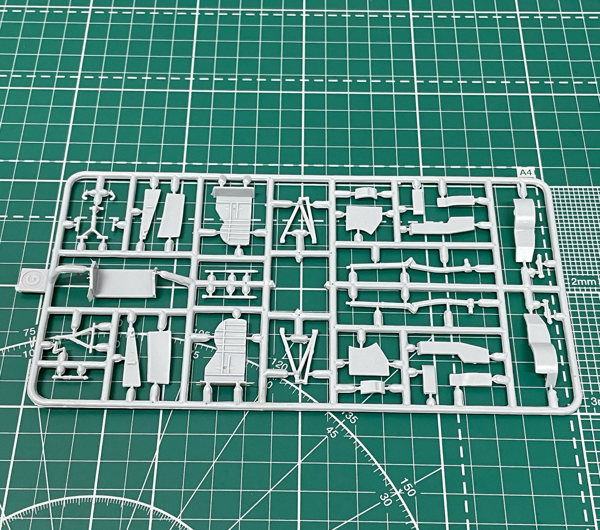 Grumman UF-2 Albatross Seaplane, Aircraft Model Kit Scale 1:72 SOVA-M SVM 72027