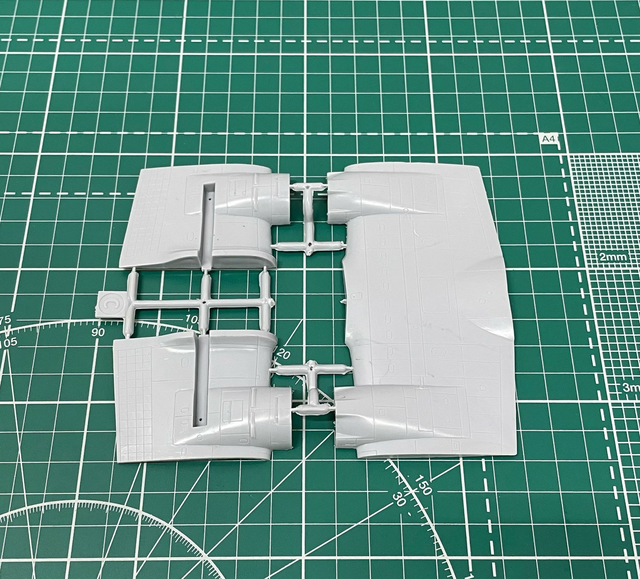 Grumman UF-2 Albatross Seaplane, Aircraft Model Kit Scale 1:72 SOVA-M SVM 72027