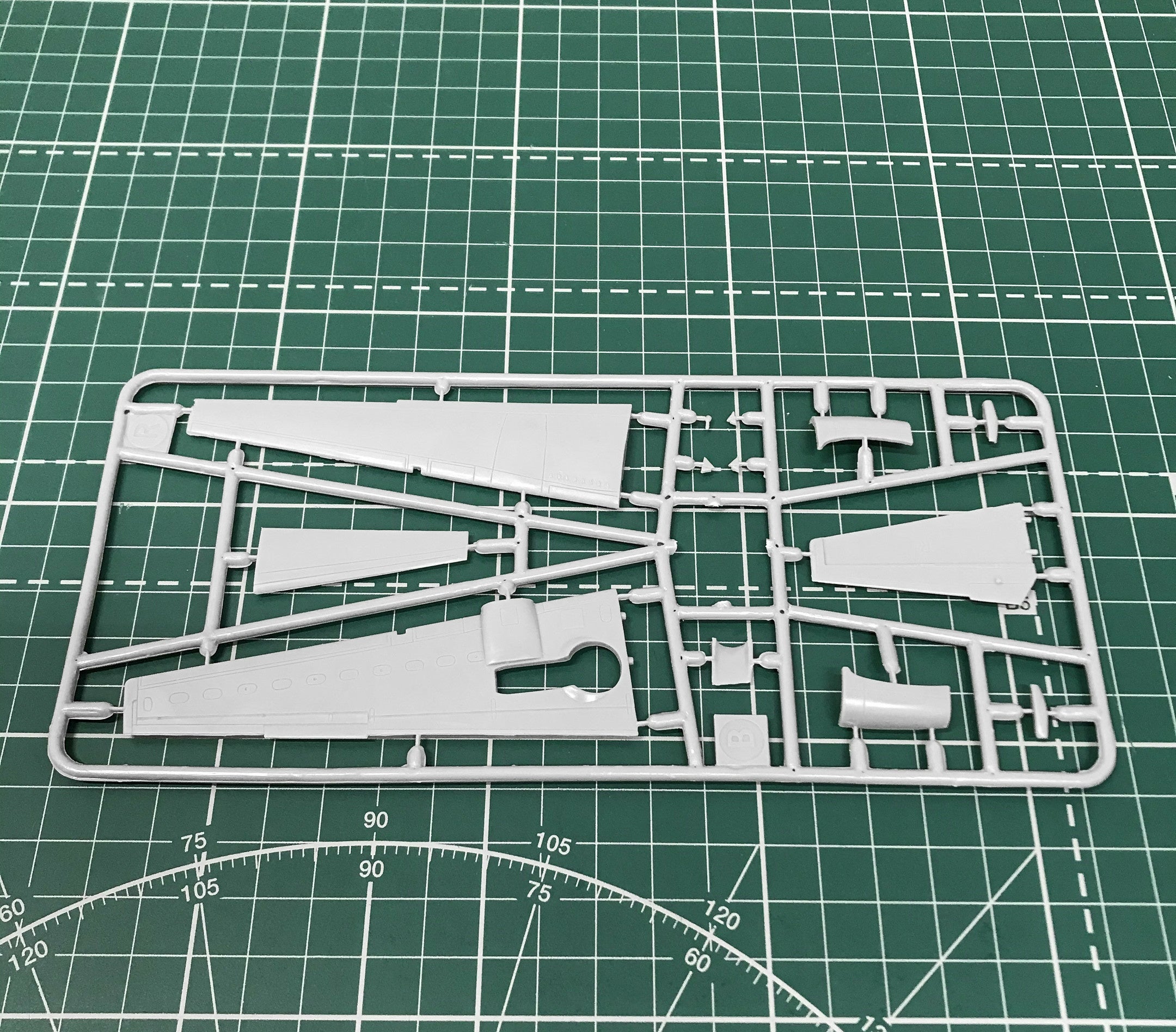Handley Page HP-137 JetStream, Aircraft Model Kit Scale 1:72 SOVA-M SVM 72008