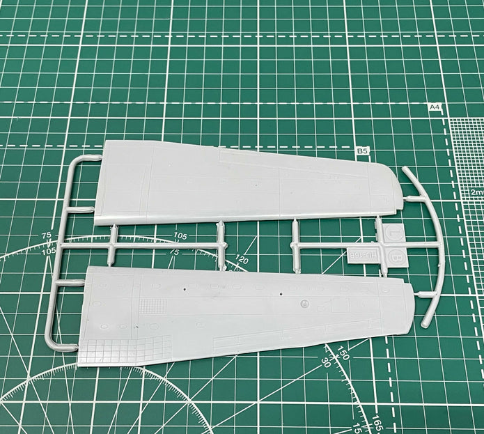 Grumman UF-2 Albatross Seaplane, Aircraft Model Kit Scale 1:72 SOVA-M SVM 72027