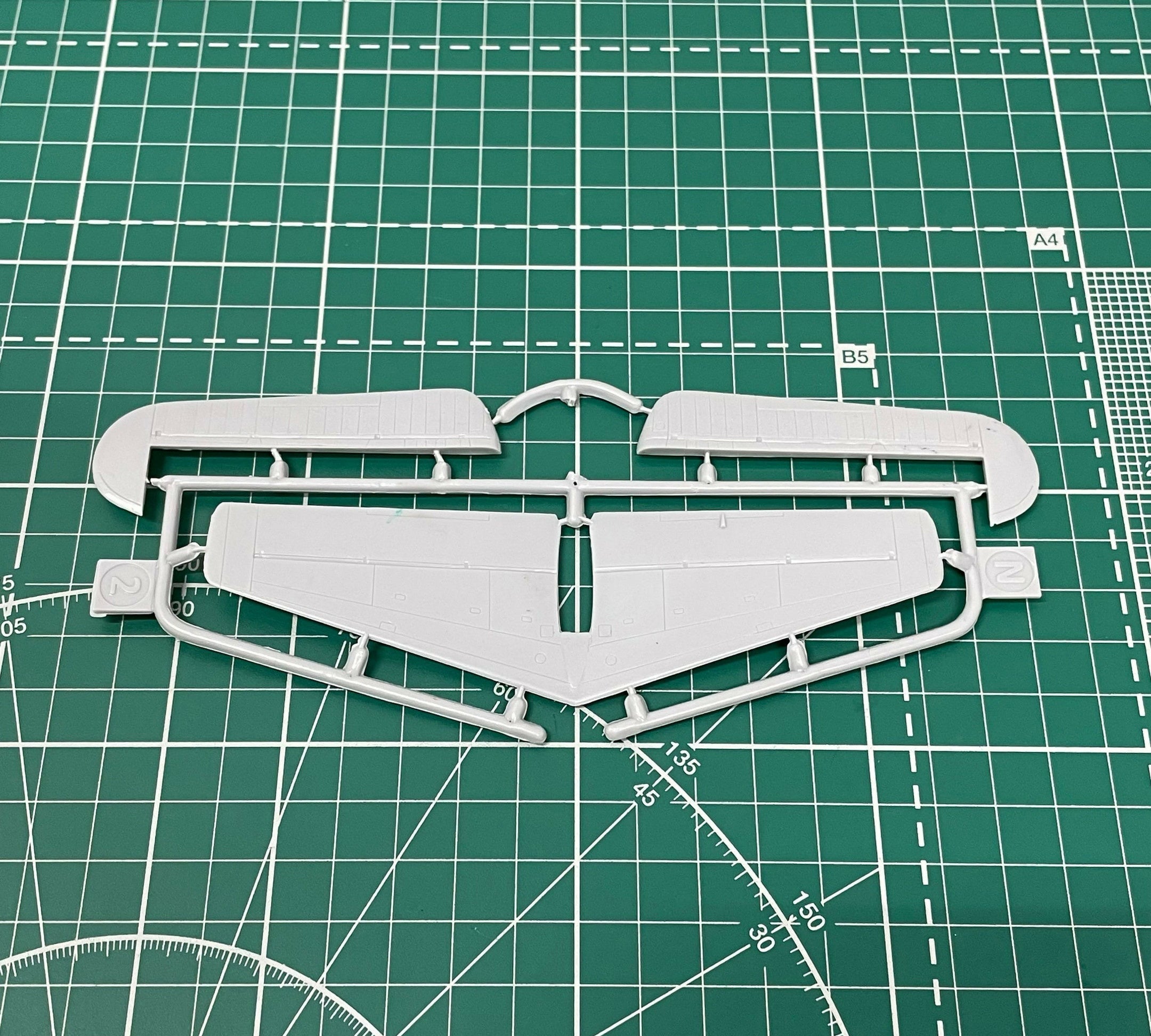 Grumman UF-2 Albatross Seaplane, Aircraft Model Kit Scale 1:72 SOVA-M SVM 72027