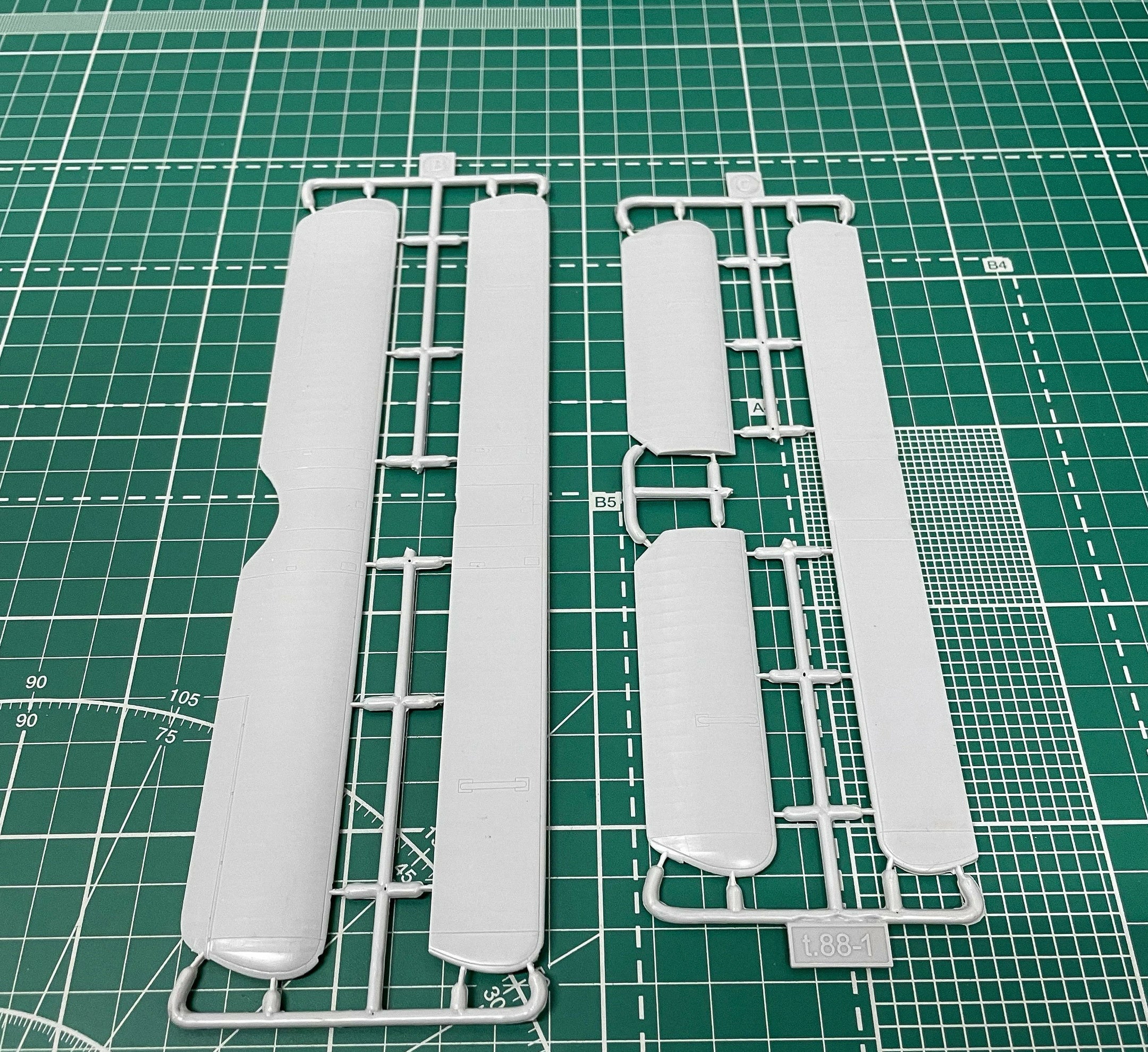 Kawasaki KOA type 88-1, Biplane Aircraft Model Kit Scale 1:72 SOVA-M SVM 72021