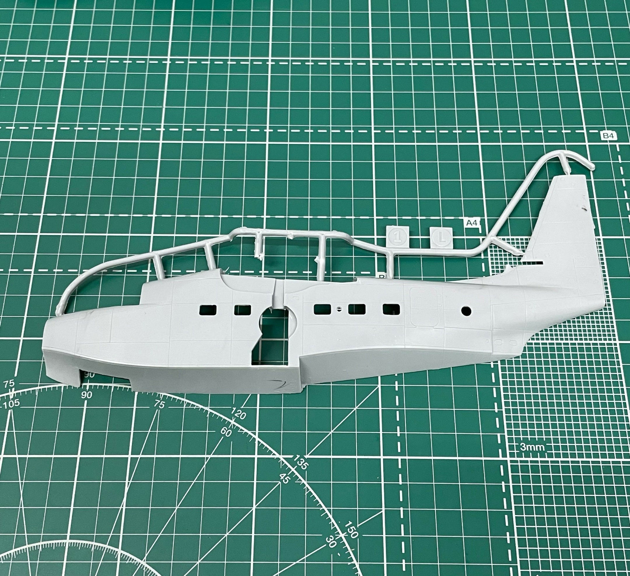 Grumman UF-2 Albatross Seaplane, Aircraft Model Kit Scale 1:72 SOVA-M SVM 72027
