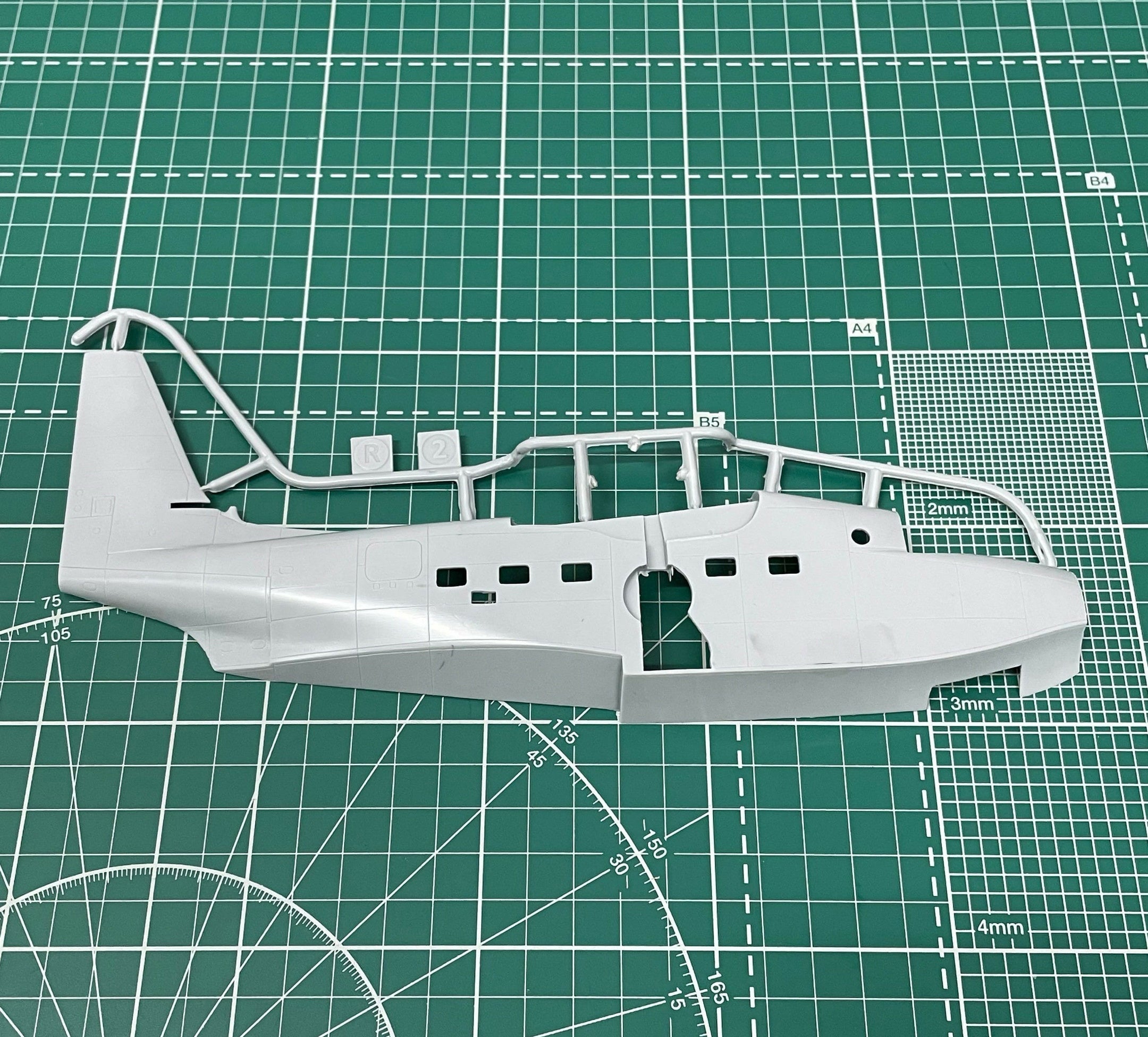 Grumman UF-2 Albatross Seaplane, Aircraft Model Kit Scale 1:72 SOVA-M SVM 72027