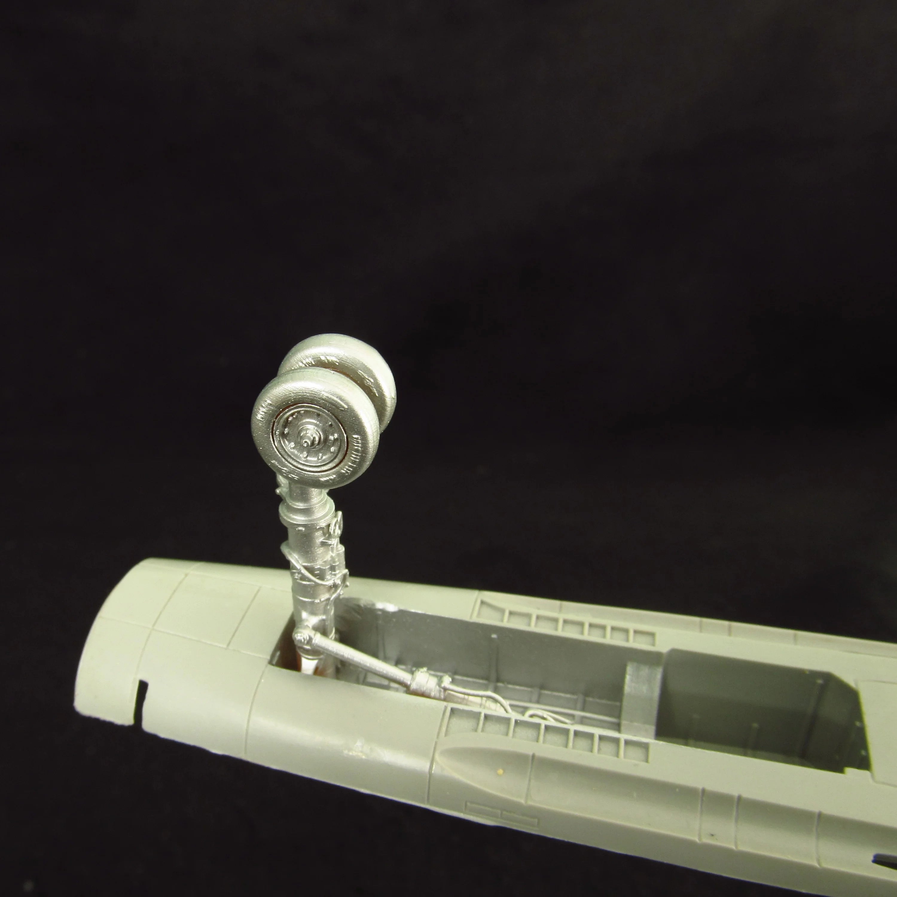 McDonnell Douglas F-4 Phantom II (J/S), Landing Gears, Wheels (for Italeri) Scale 1:48 Metallic Details MDR48251