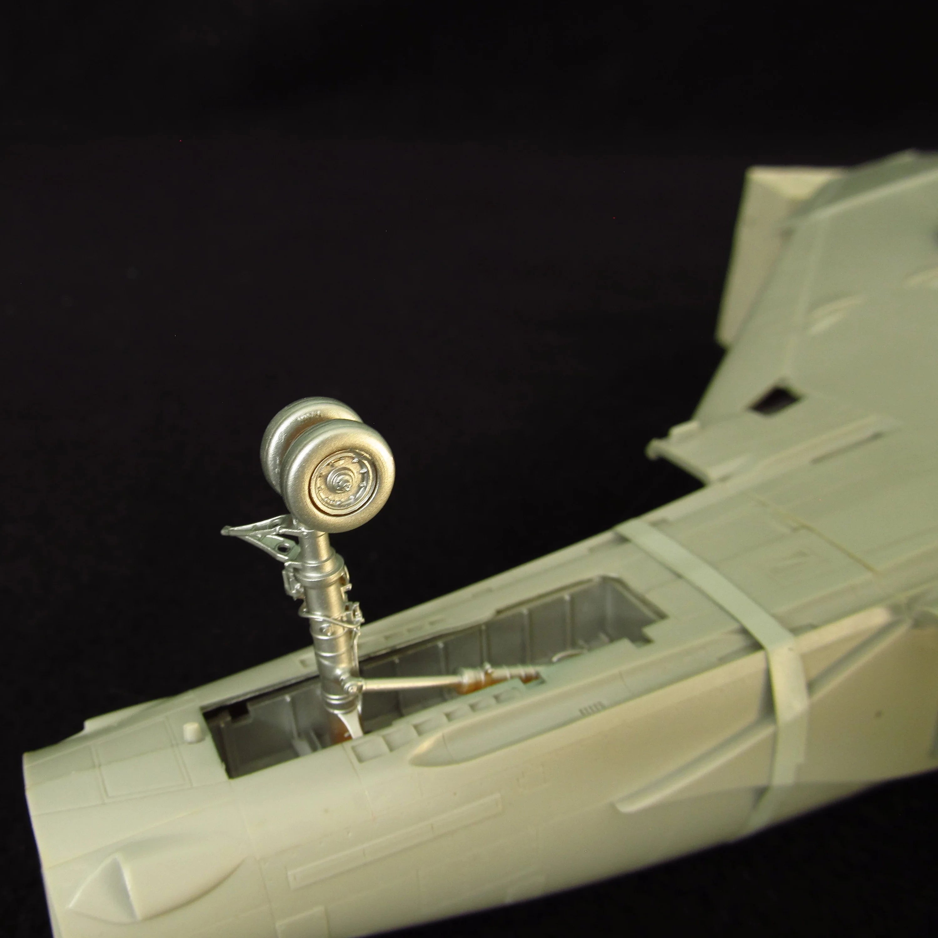 McDonnell Douglas F-4 Phantom II (J/S), Landing Gears, Wheels (for Hasegawa) Scale 1:48 Metallic Details MDR48250