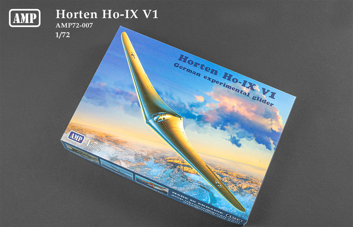 Horten H.IX V1, German Experimental Glider Scale 1:72 AMP 72007 Plastic Model Aircraft Kit