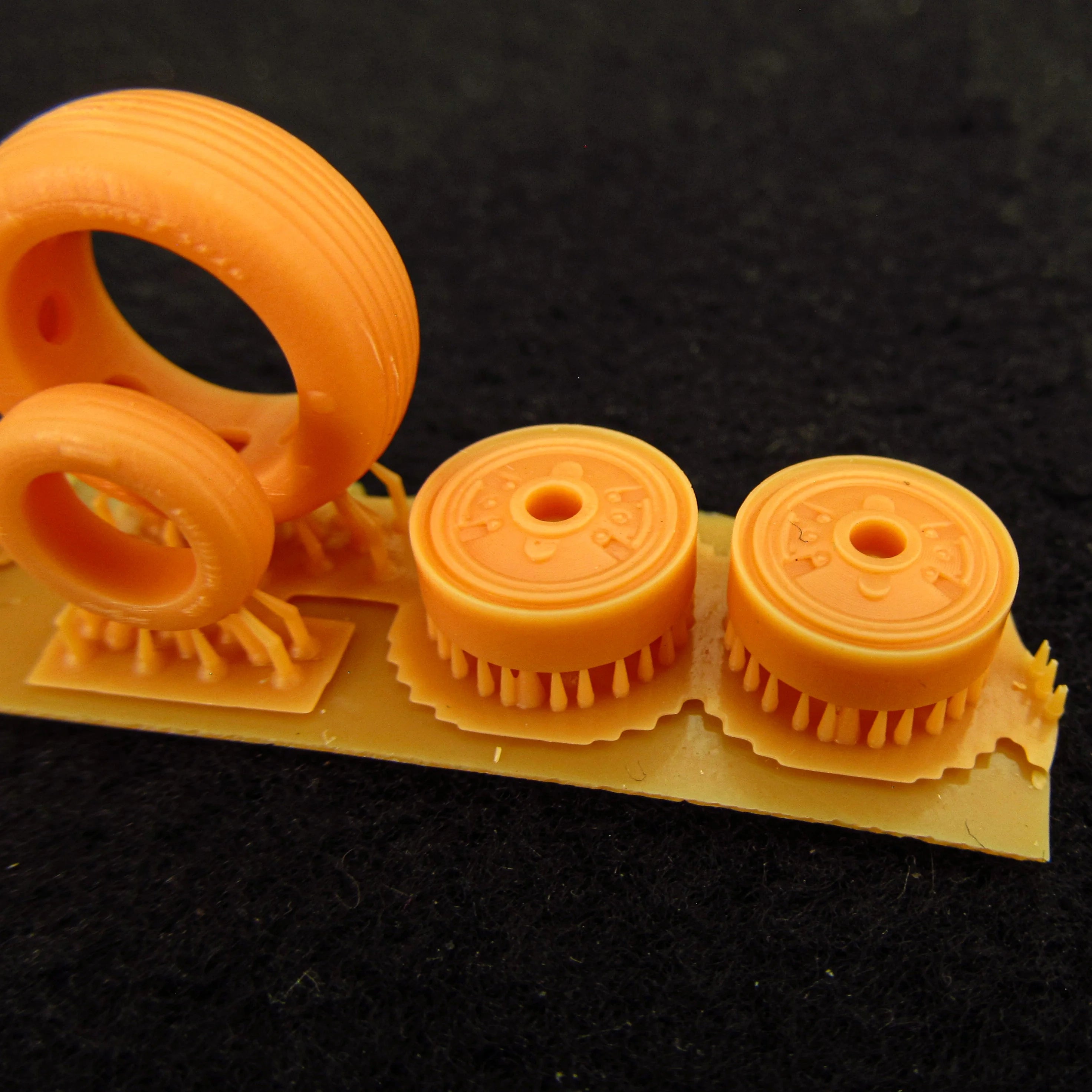 McDonnell Douglas F-4 Phantom II (C/D/E/F/G) Wheels Scale 1:48 Metallic Details MDR48267