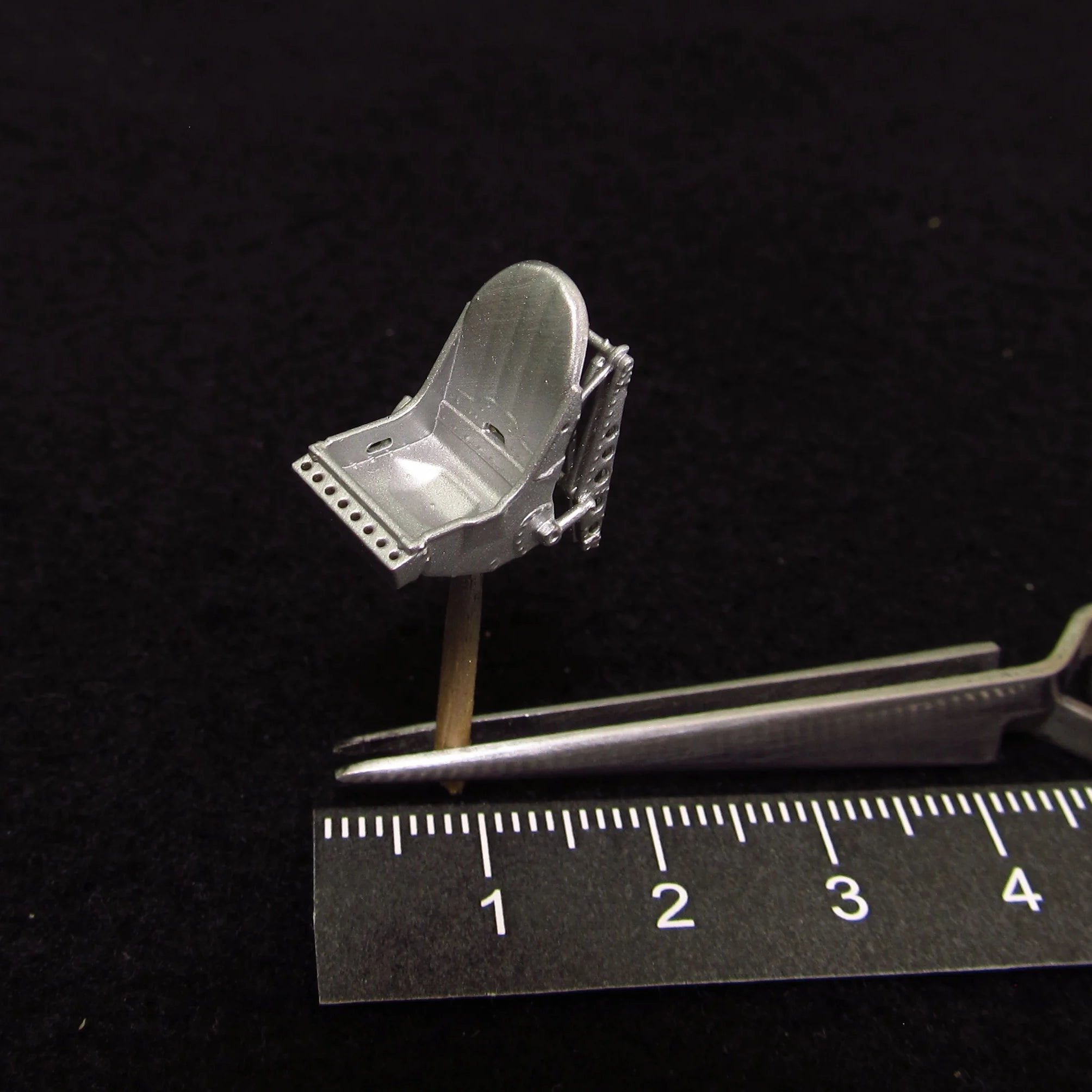Spitfire Seats + 3D Decals 2 pcs Detailing set (3D-Printed) Scale 1:48 Metallic Details MDR48262 - For Model Kits Aircraft