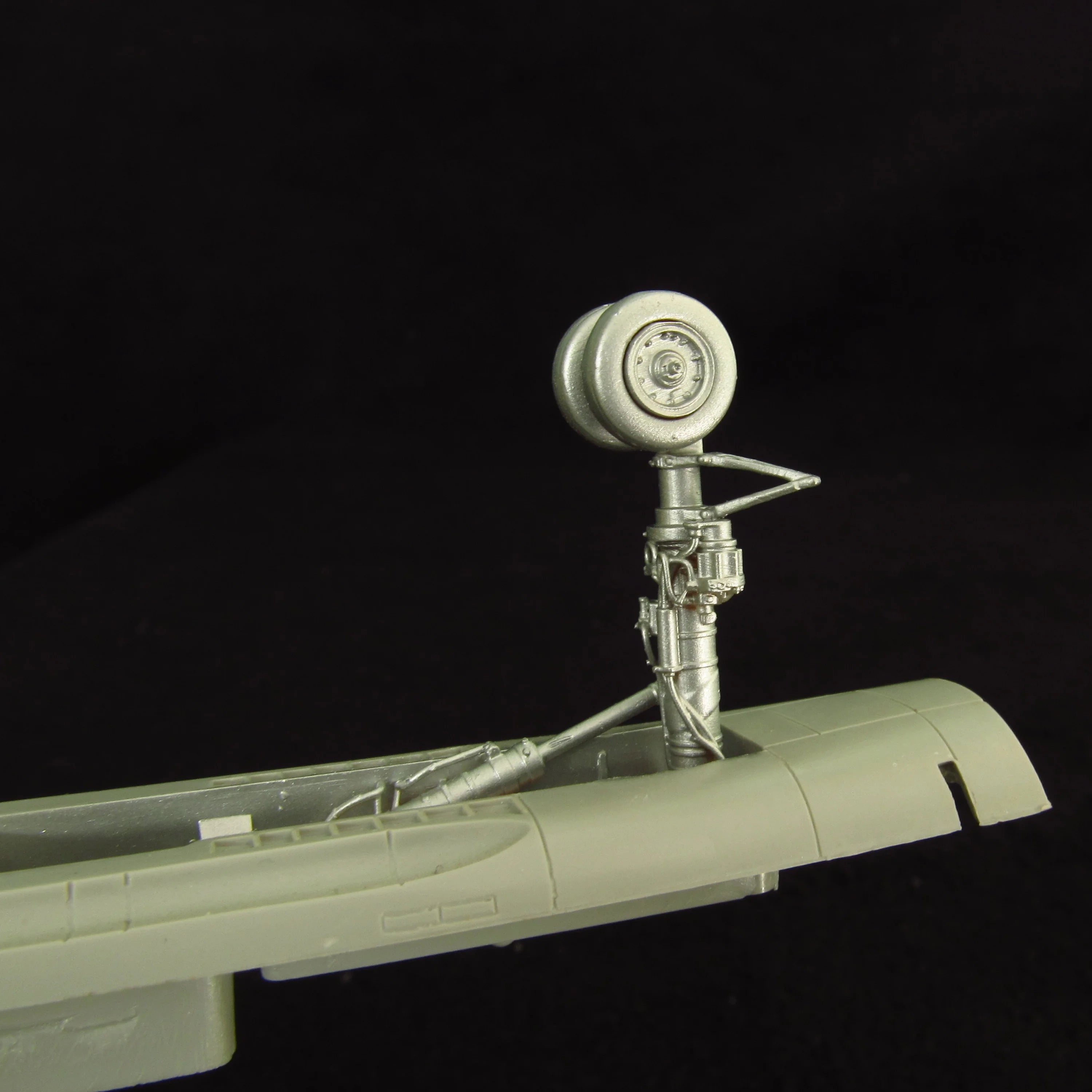 McDonnell Douglas F-4 Phantom II (J/S), Landing Gears, Wheels (for Italeri) Scale 1:48 Metallic Details MDR48251