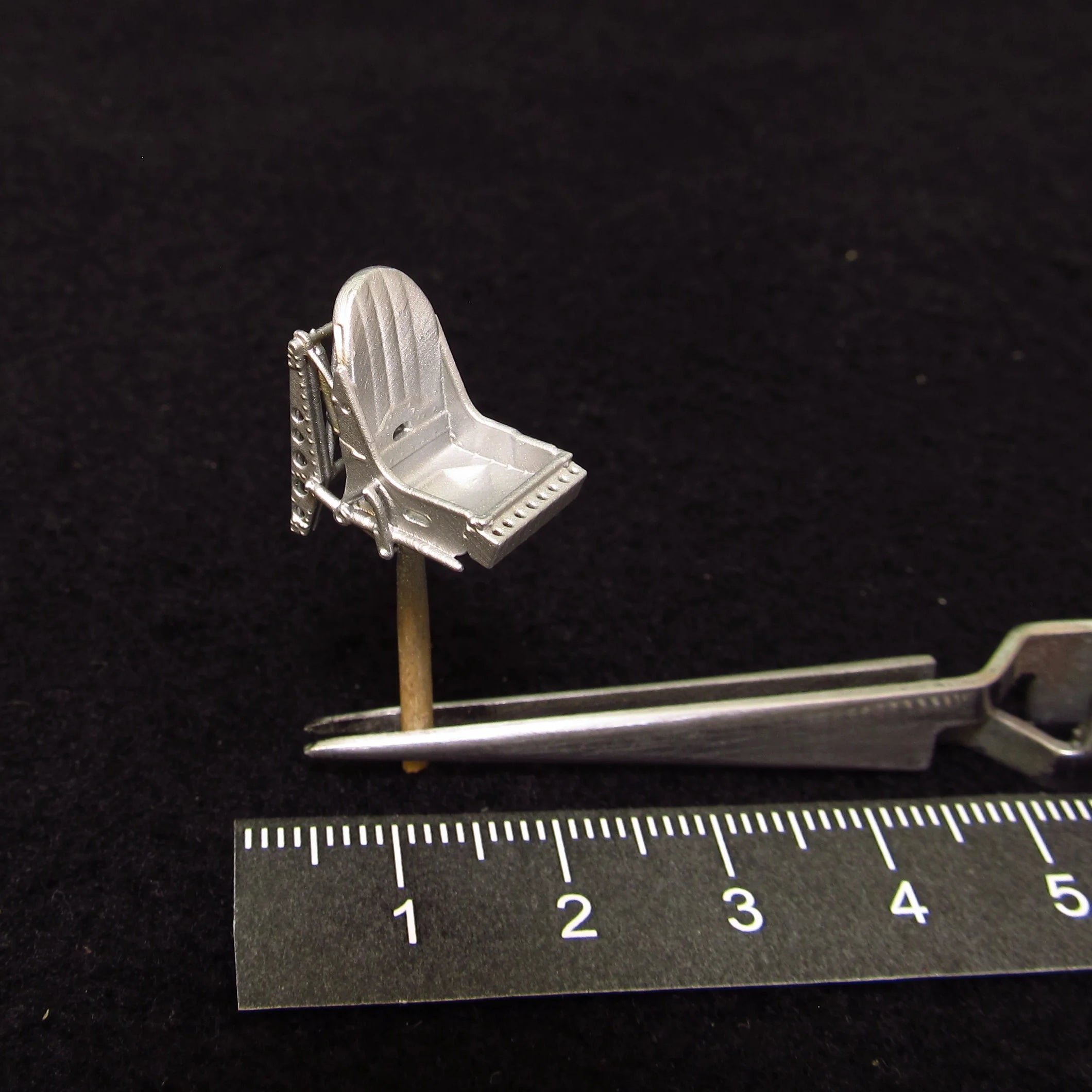 Spitfire Seats + 3D Decals 2 pcs Detailing set (3D-Printed) Scale 1:48 Metallic Details MDR48262 - For Model Kits Aircraft
