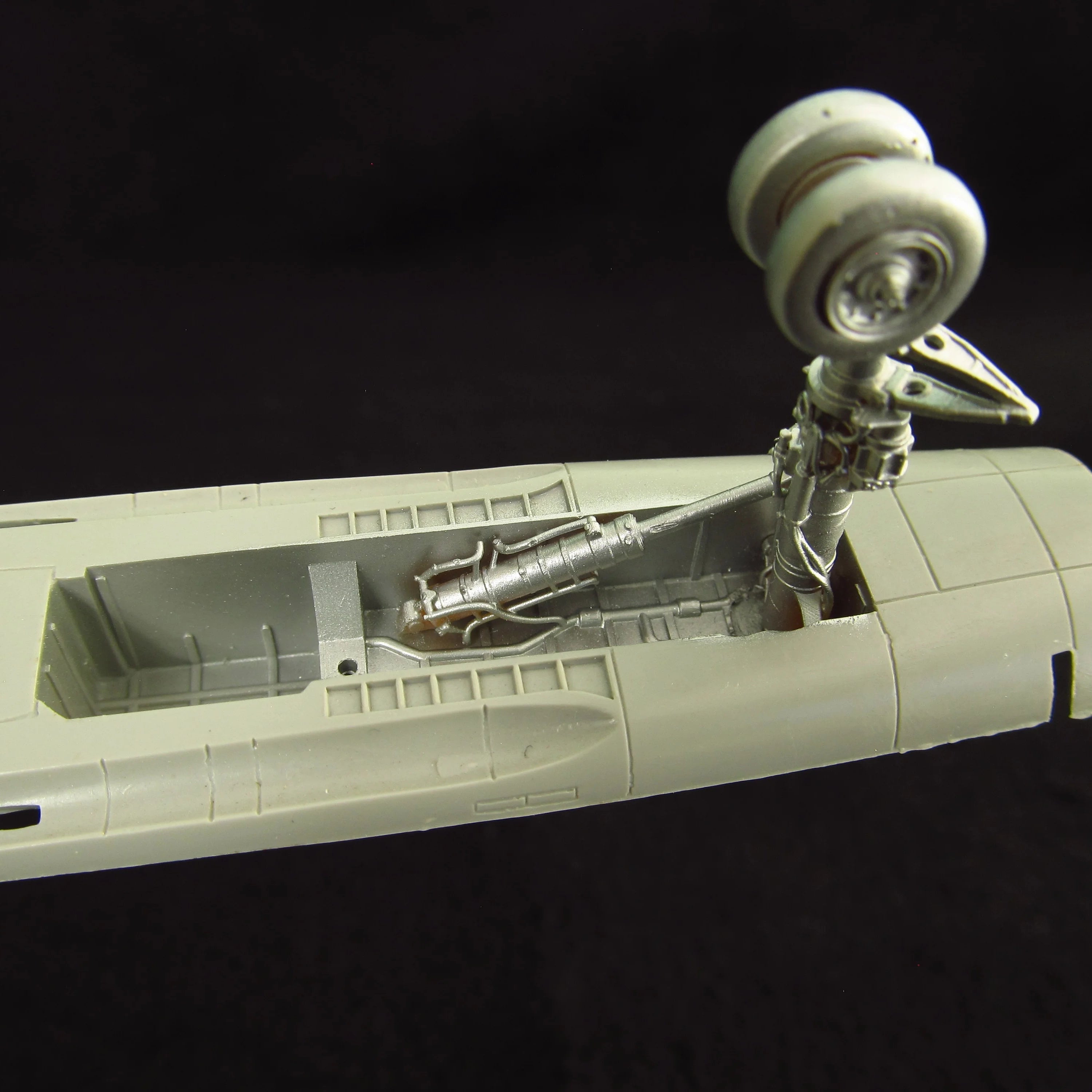 McDonnell Douglas F-4 Phantom II (J/S), Landing Gears, Wheels (for Italeri) Scale 1:48 Metallic Details MDR48251