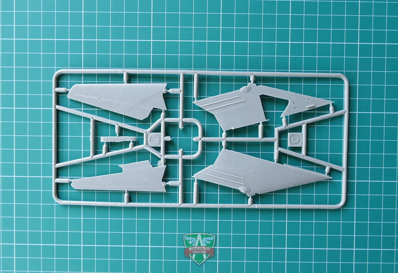 Modelsvit 72020 Plastic model aicraft kit Scale 1:72 Su-20 fighter-bomber