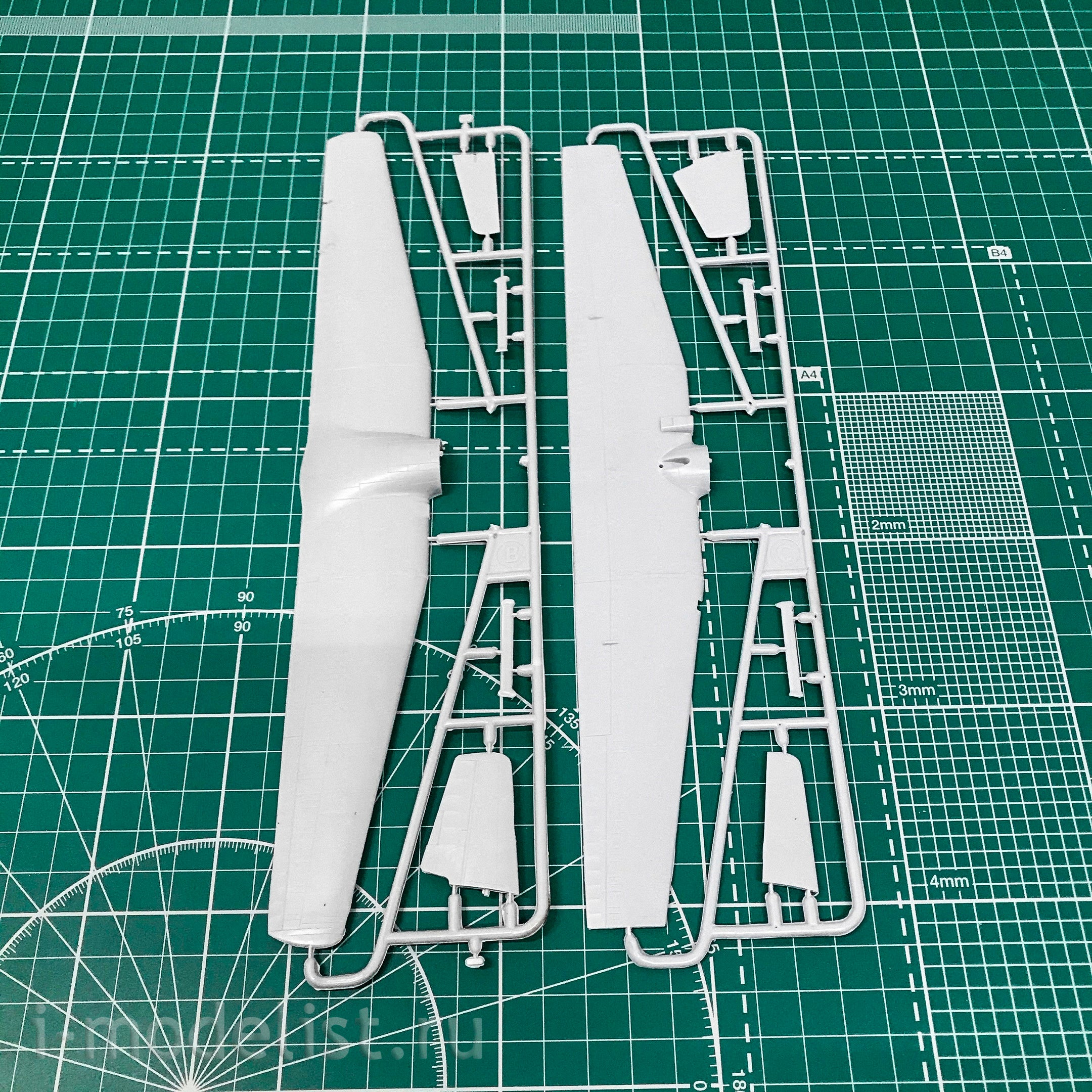 Beriev Be-8 (With water skis & hydrofoils), Aircraft Model Kit Scale 1:72 SOVA-M SVM 72025