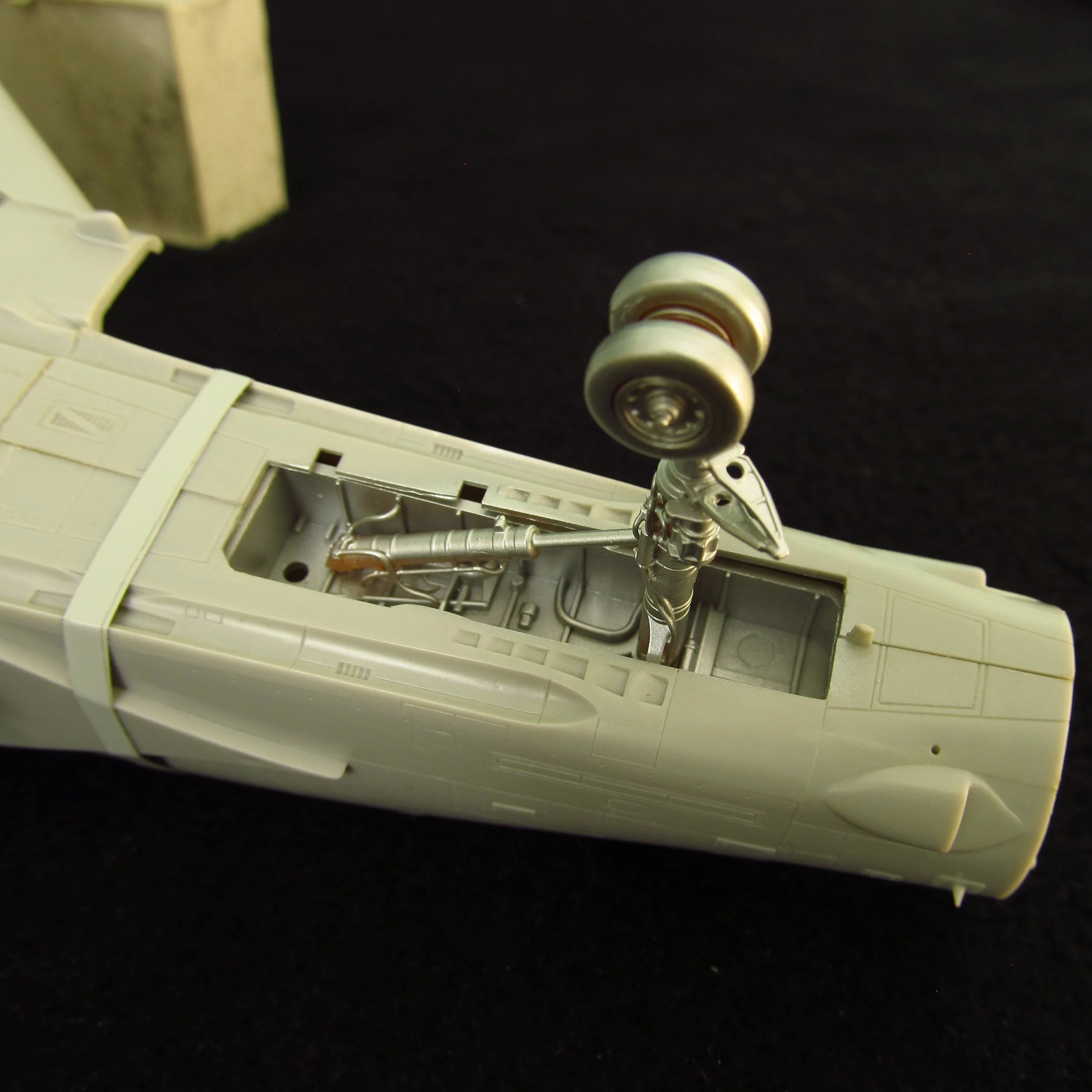 McDonnell Douglas F-4 Phantom II (J/S), Landing Gears, Wheels (for Hasegawa) Scale 1:48 Metallic Details MDR48250