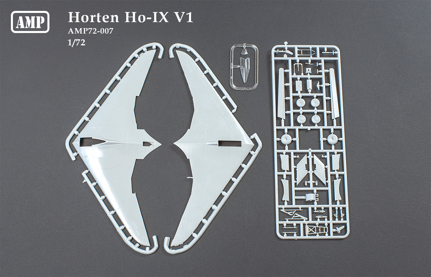 Horten H.IX V1, German Experimental Glider Scale 1:72 AMP 72007 Plastic Model Aircraft Kit