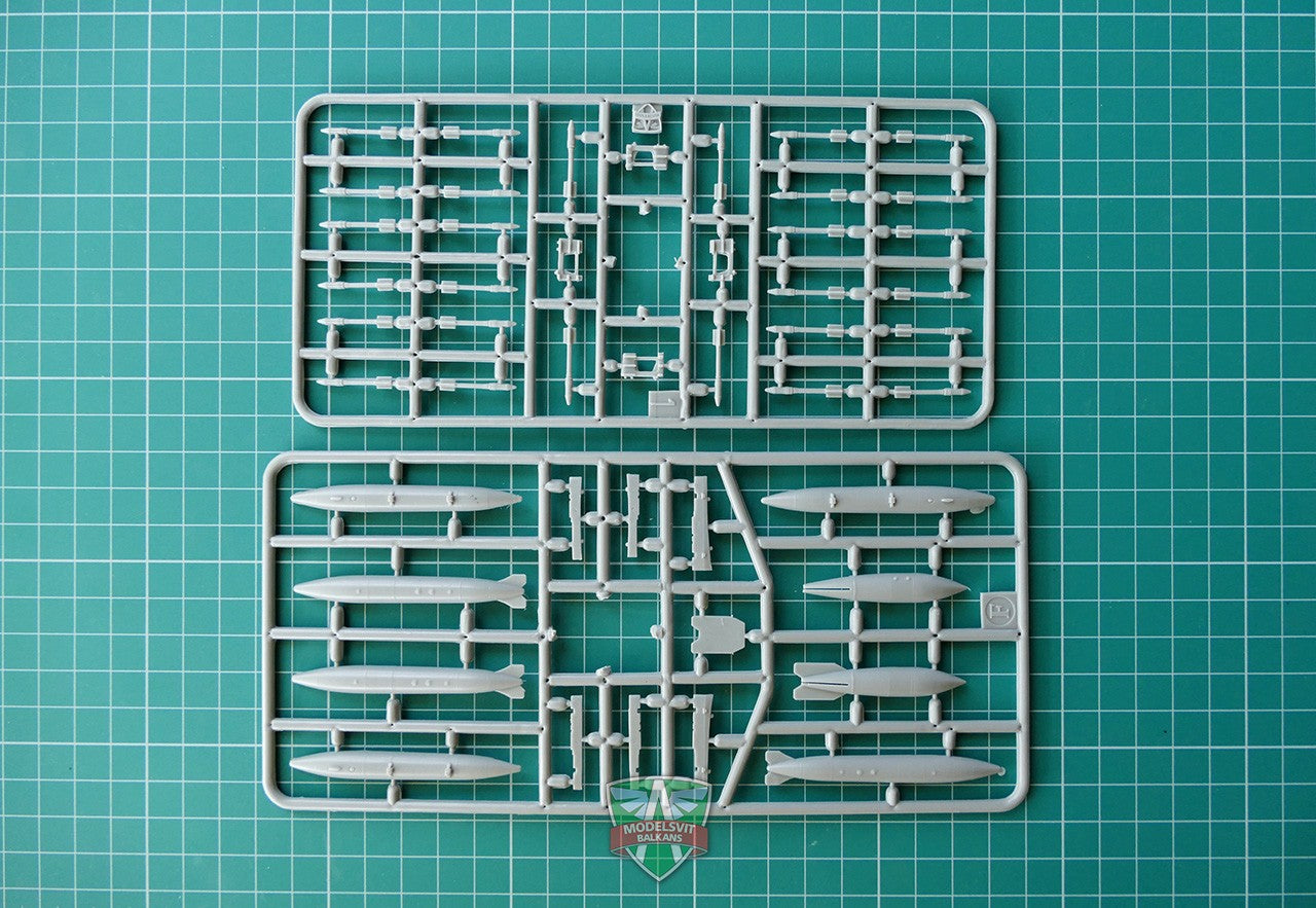 Modelsvit 72005 Plastic model aicraft kit Scale 1:72 SU-7 U