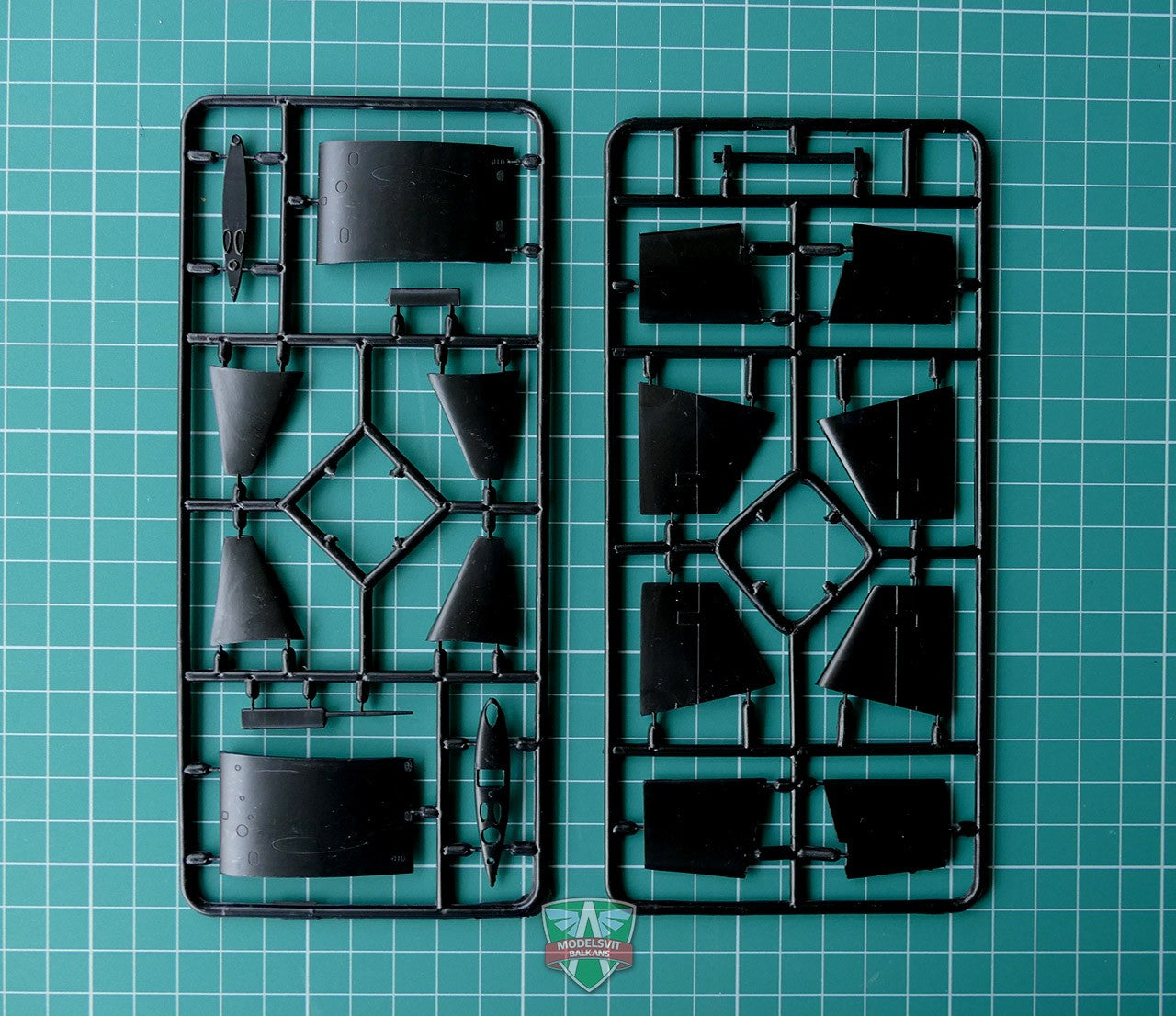 Modelsvit 1402 Plastic model submarine kit Scale 1:144 SSN-593 Submarine Permit class