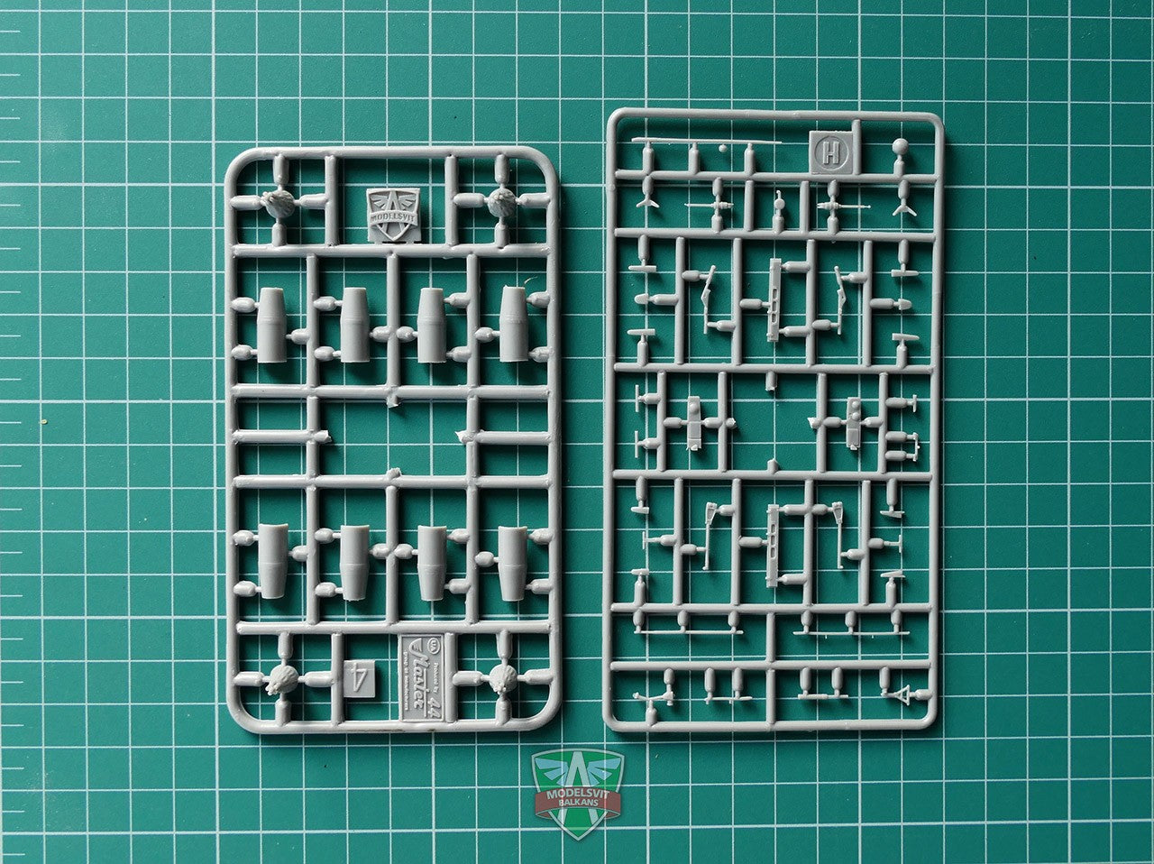 Modelsvit 72002 Plastic model aicraft kit Scale 1:72 SU-7 BMK