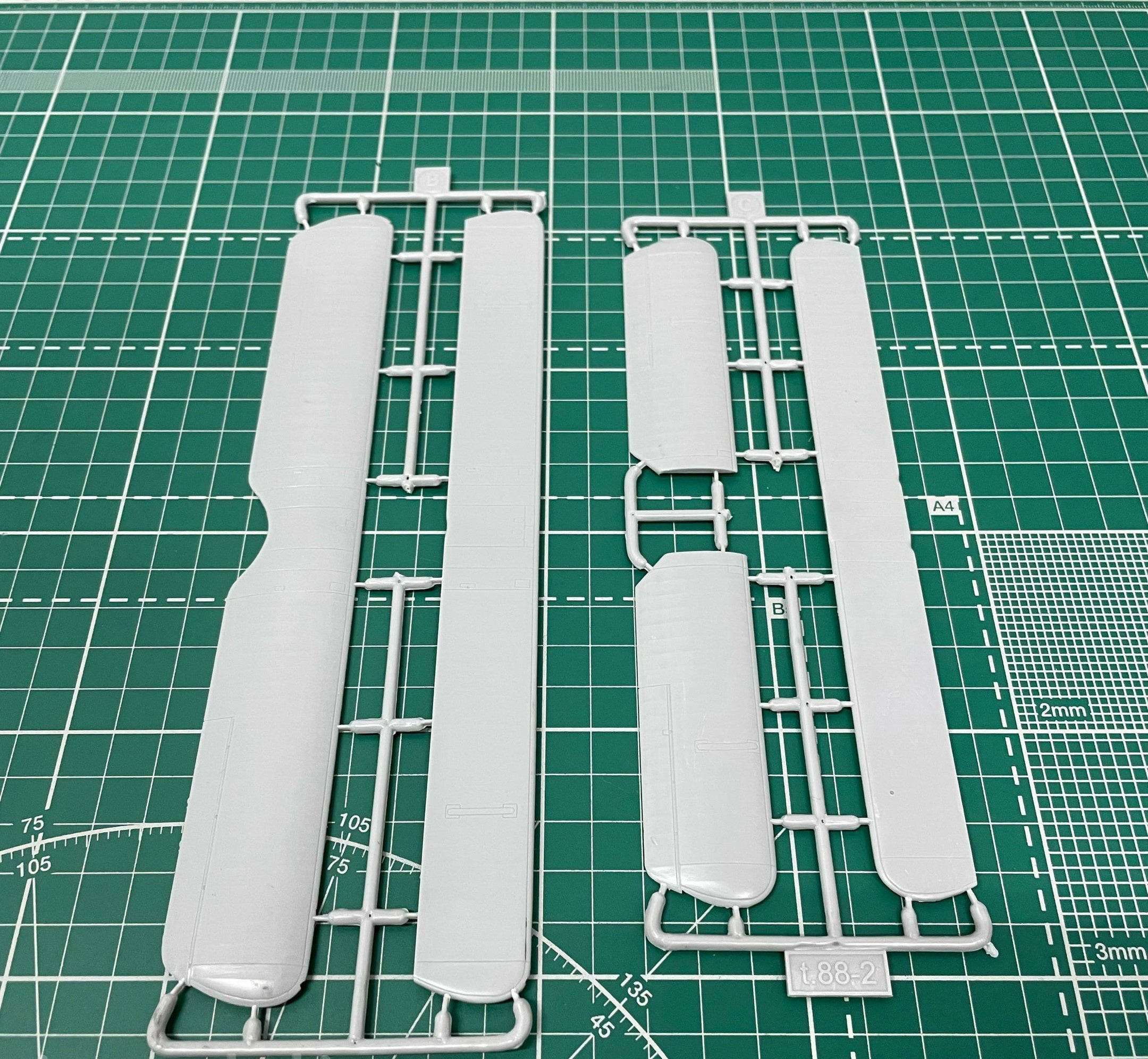 Kawasaki KOA type 88-2b Bomber, Biplane Aircraft Model Kit Scale 1:72 SOVA-M SVM 72023