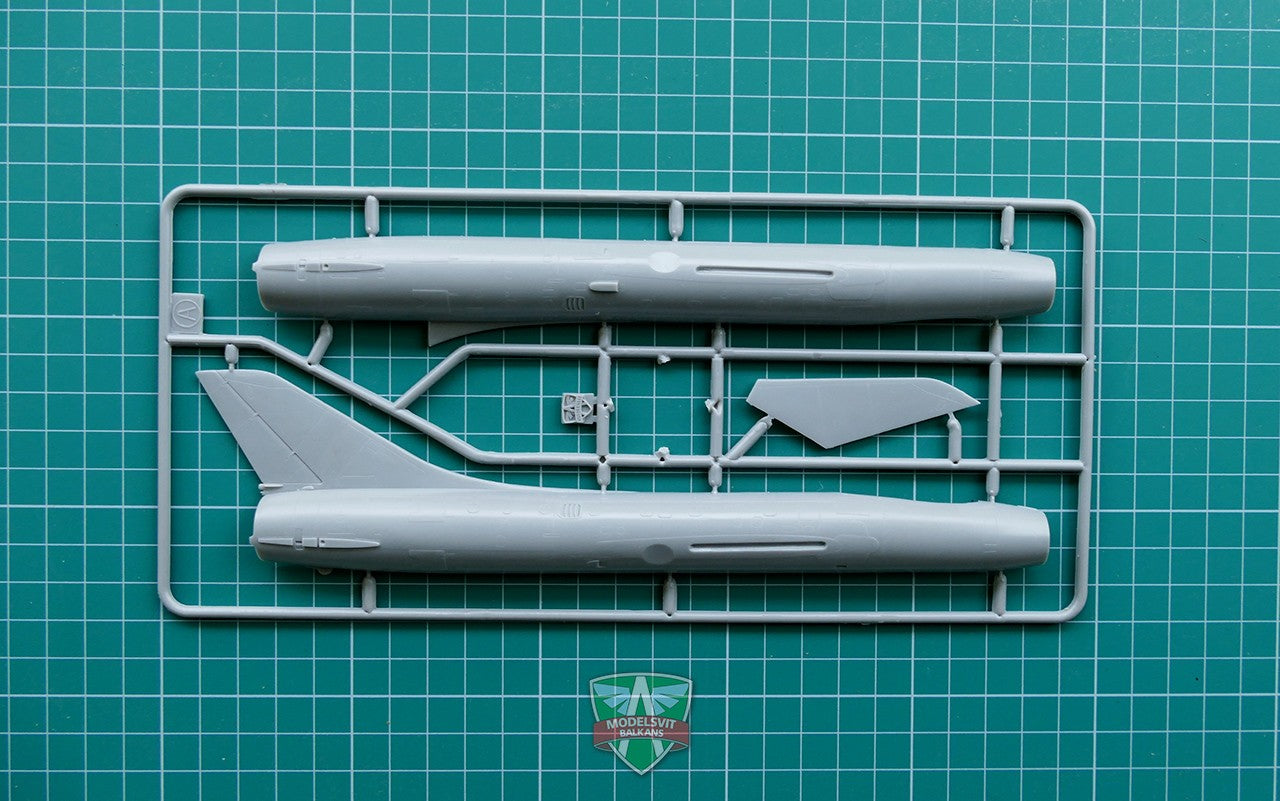 Modelsvit 72006 Plastic model aicraft kit Scale 1:72 Su-7B