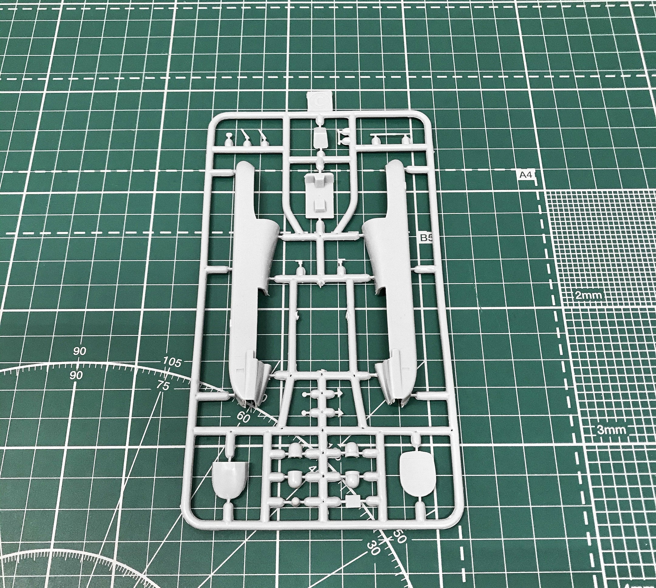 Northrop Grumman Firebird OPV w/ reconn, containers, Aircraft Model Kit Scale 1:72 SOVA-M SVM 72002