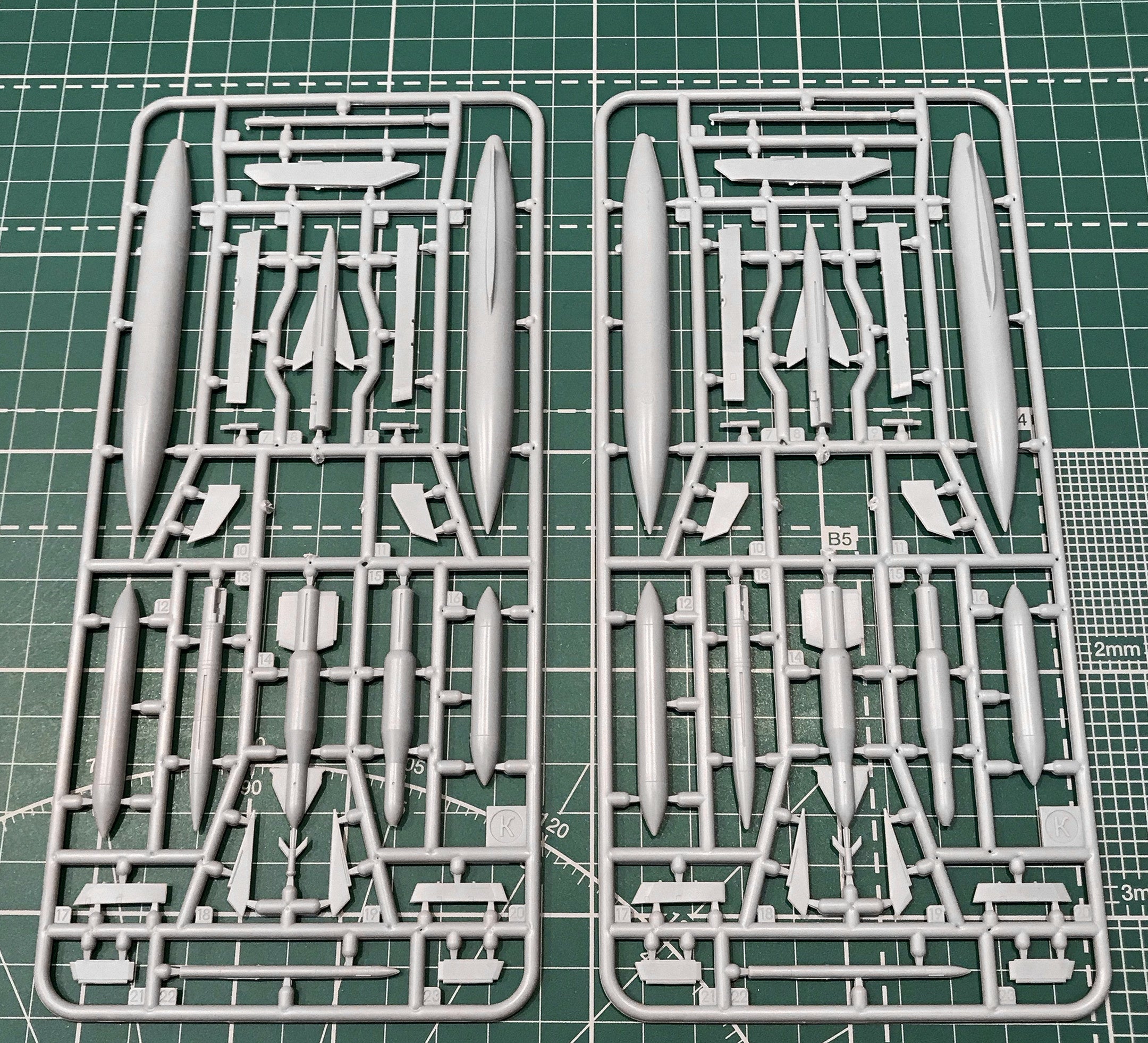 Modelsvit 72053 Plastic model aicraft kit Scale 1:72 Mirage 4000 w/Weapons
