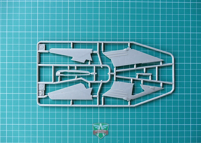 Modelsvit 72017 Plastic model aicraft kit Scale 1:72 Su-17 early