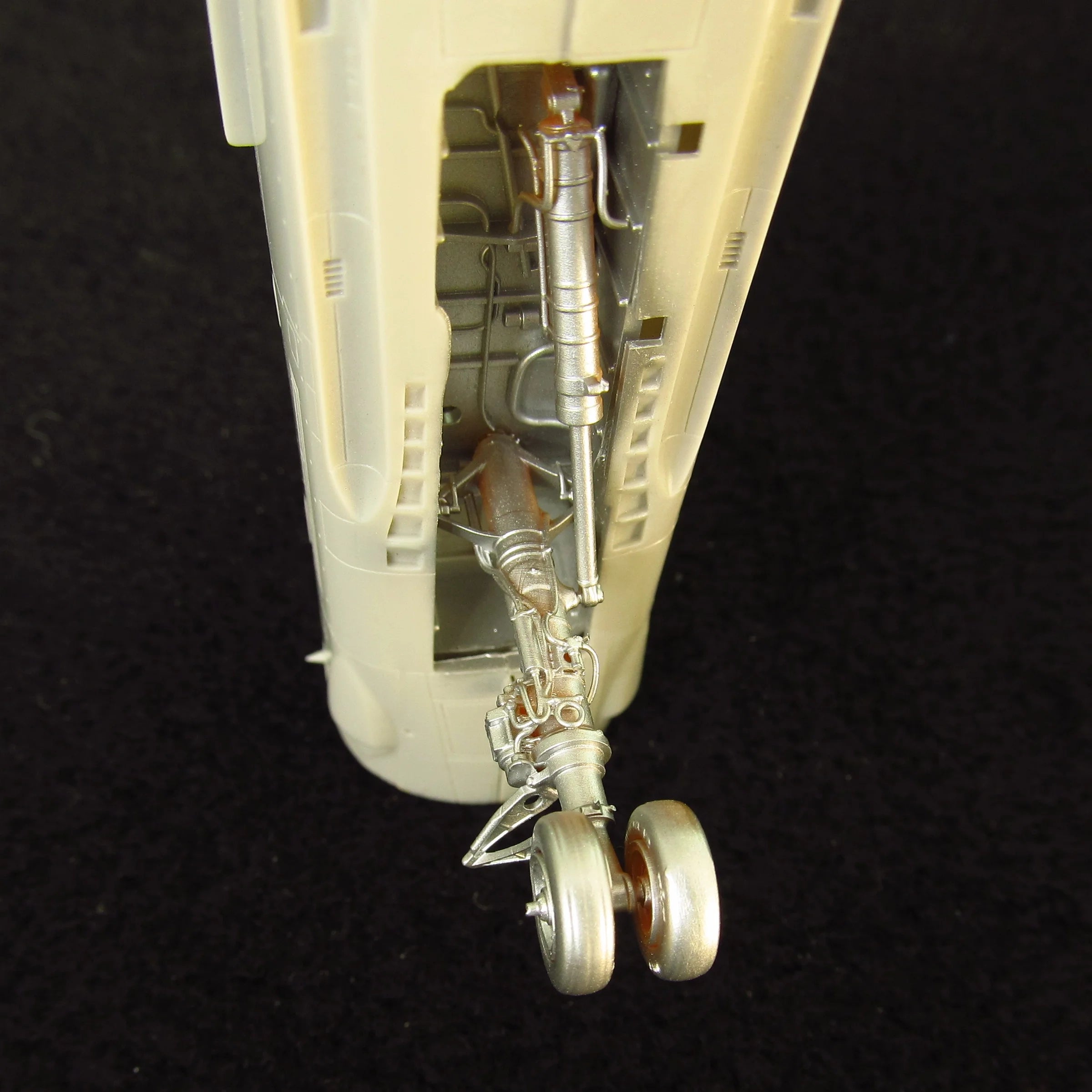 McDonnell Douglas F-4 Phantom II (J/S), Landing Gears, Wheels (for Hasegawa) Scale 1:48 Metallic Details MDR48250