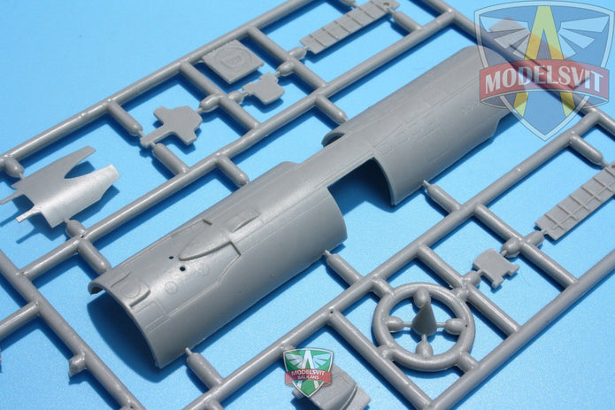 Modelsvit 72030 Plastic model aicraft kit Scale 1:72 E-152M