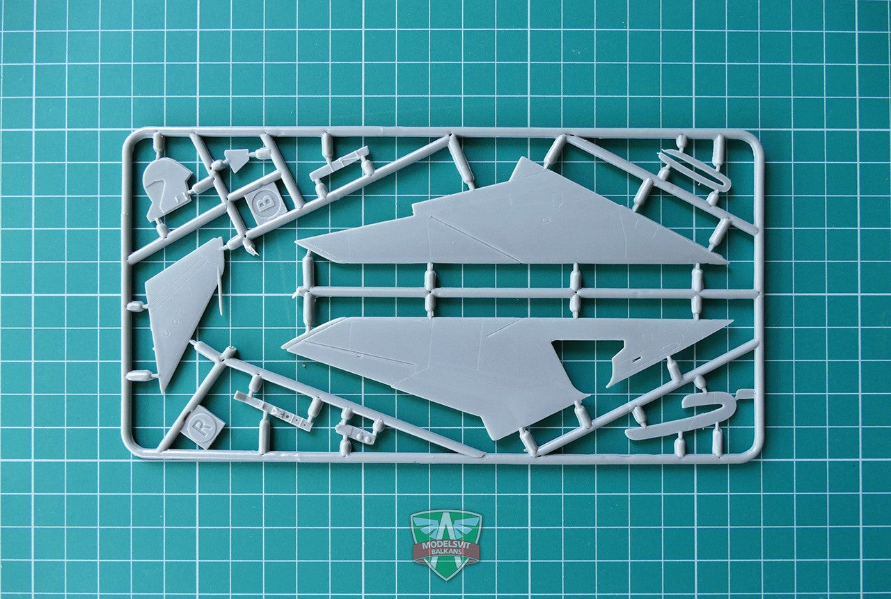 Modelsvit 72007 Plastic model aicraft kit Scale 1:72 Su-7