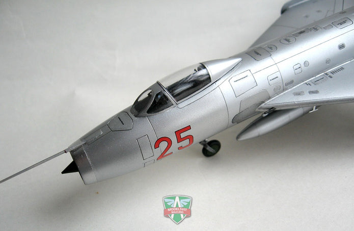 Modelsvit 72006 Plastic model aicraft kit Scale 1:72 Su-7B