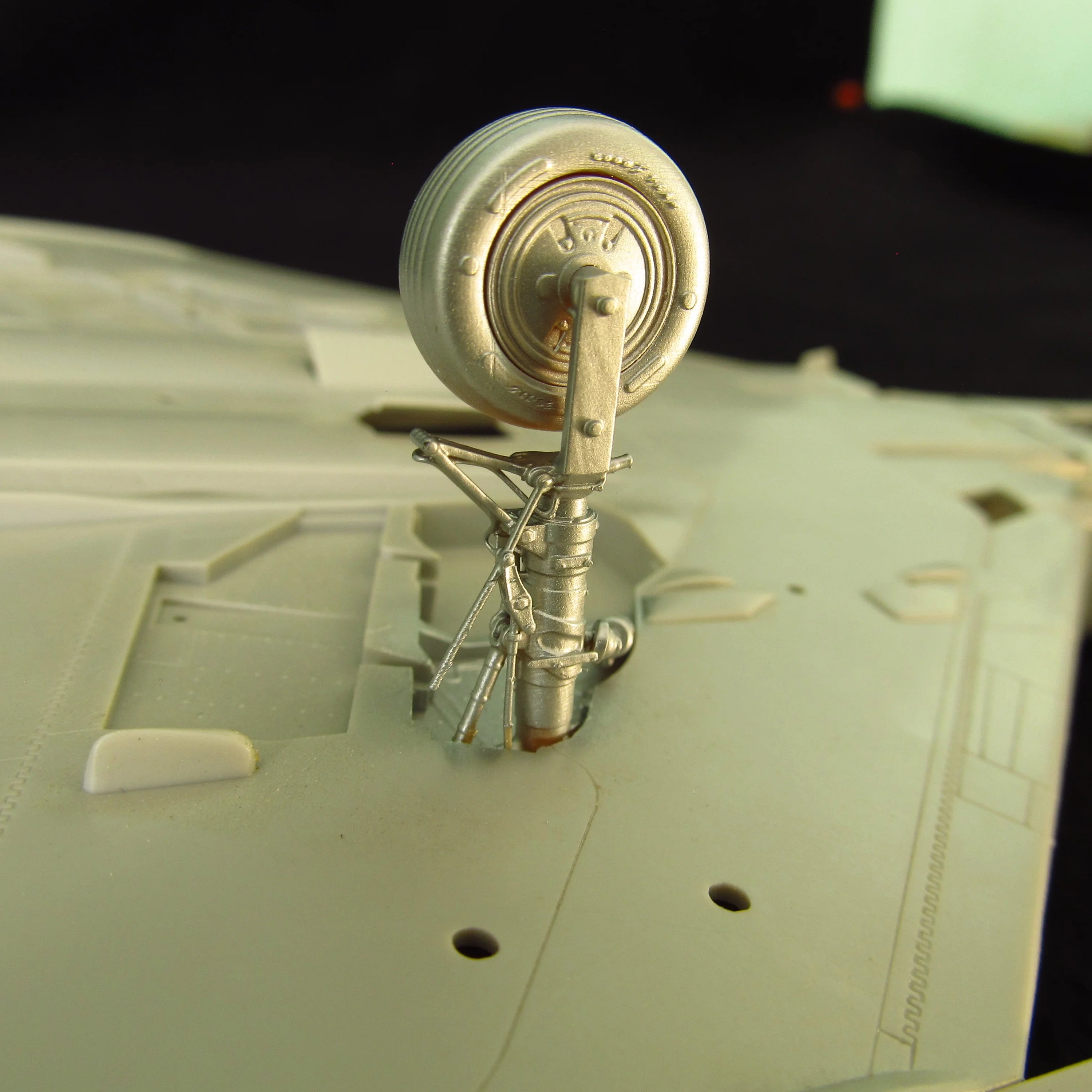 McDonnell Douglas F-4 Phantom II (J/S), Landing Gears, Wheels (for Hasegawa) Scale 1:48 Metallic Details MDR48250