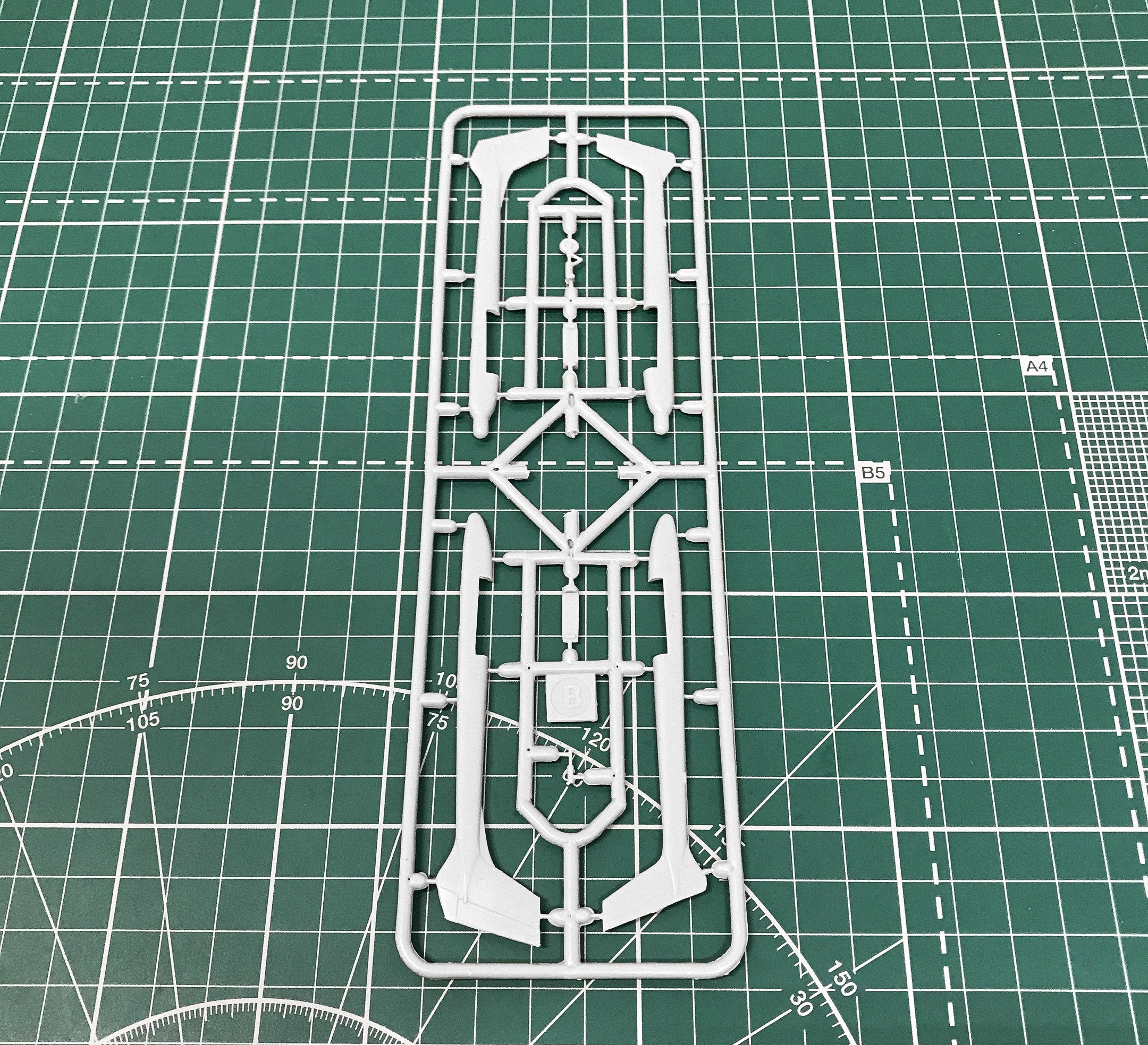 Northrop Grumman Firebird OPV w/ reconn, containers, Aircraft Model Kit Scale 1:72 SOVA-M SVM 72002