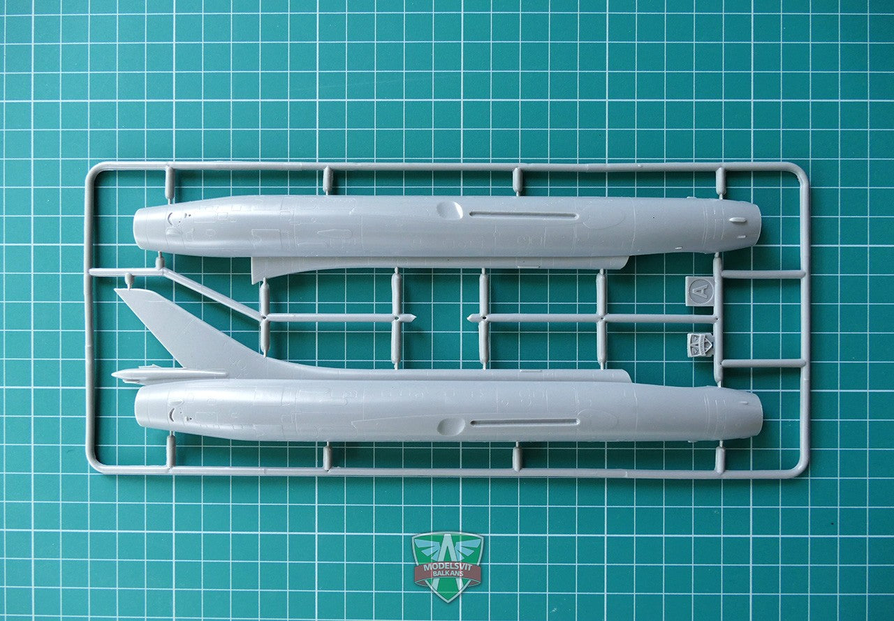Modelsvit 72020 Plastic model aicraft kit Scale 1:72 Su-20 fighter-bomber