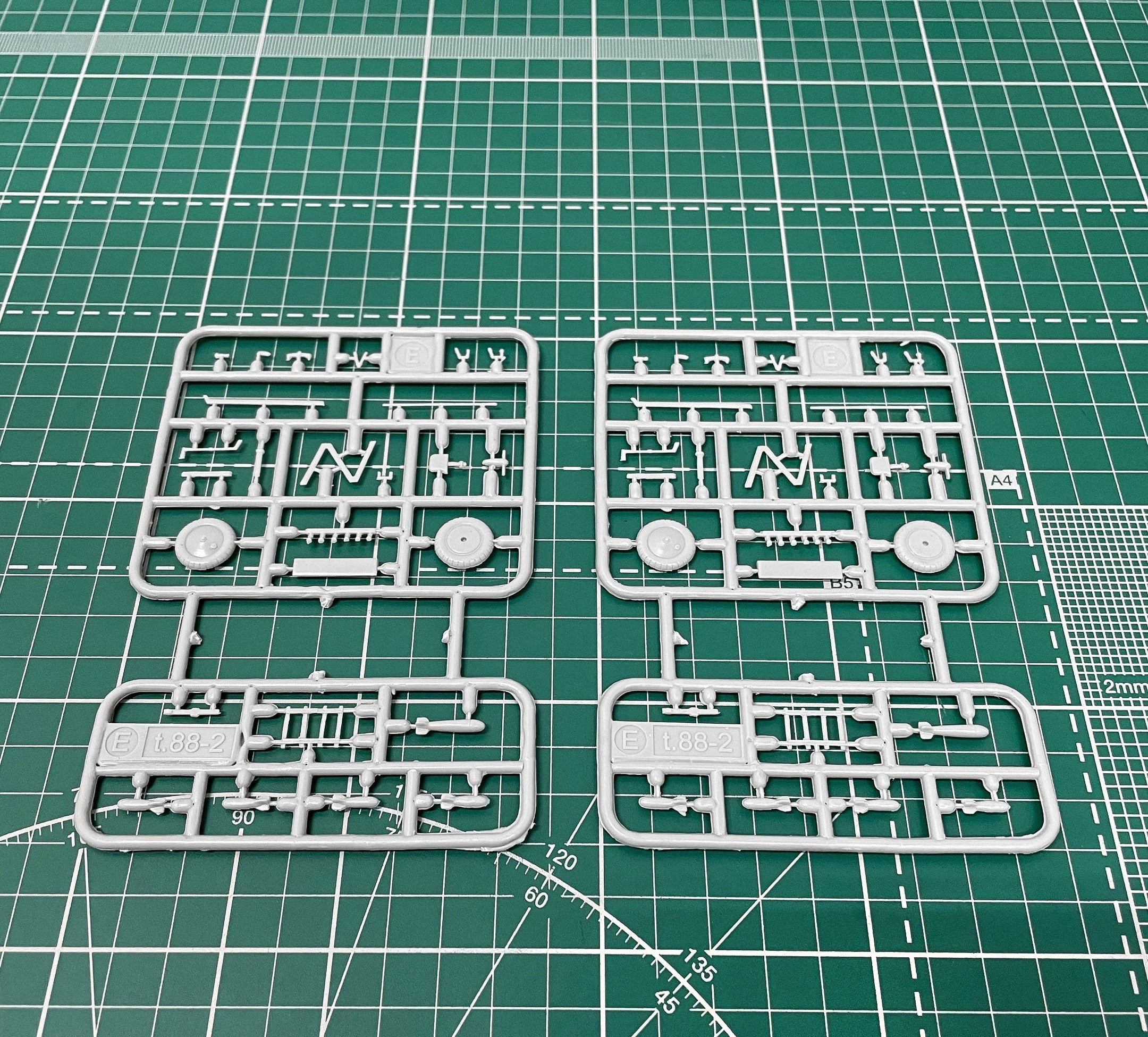 Kawasaki KOA type 88-2b Bomber, Biplane Aircraft Model Kit Scale 1:72 SOVA-M SVM 72023