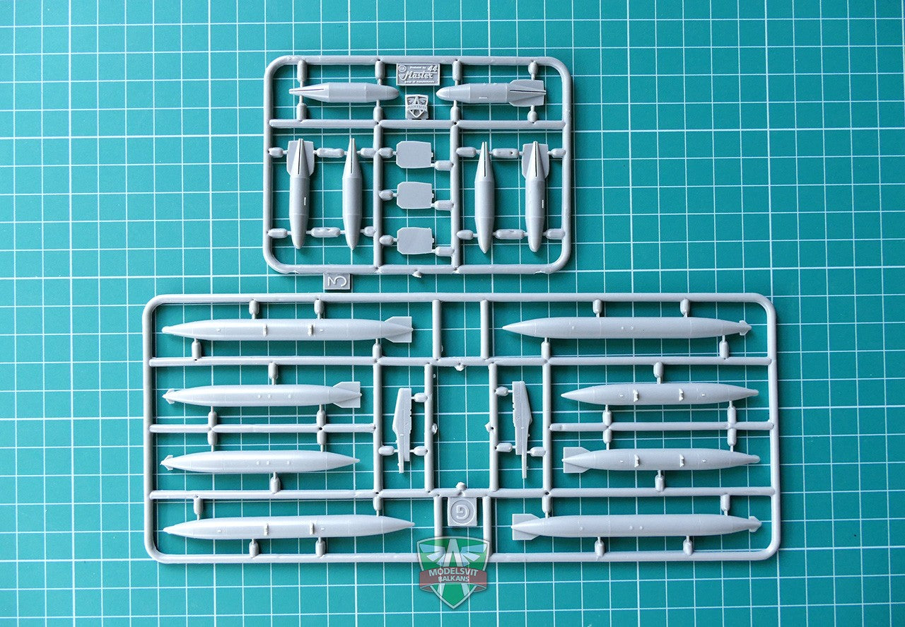 Modelsvit 72017 Plastic model aicraft kit Scale 1:72 Su-17 early