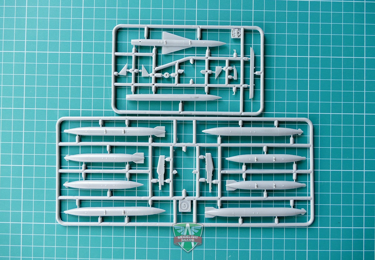 Modelsvit 72020 Plastic model aicraft kit Scale 1:72 Su-20 fighter-bomber