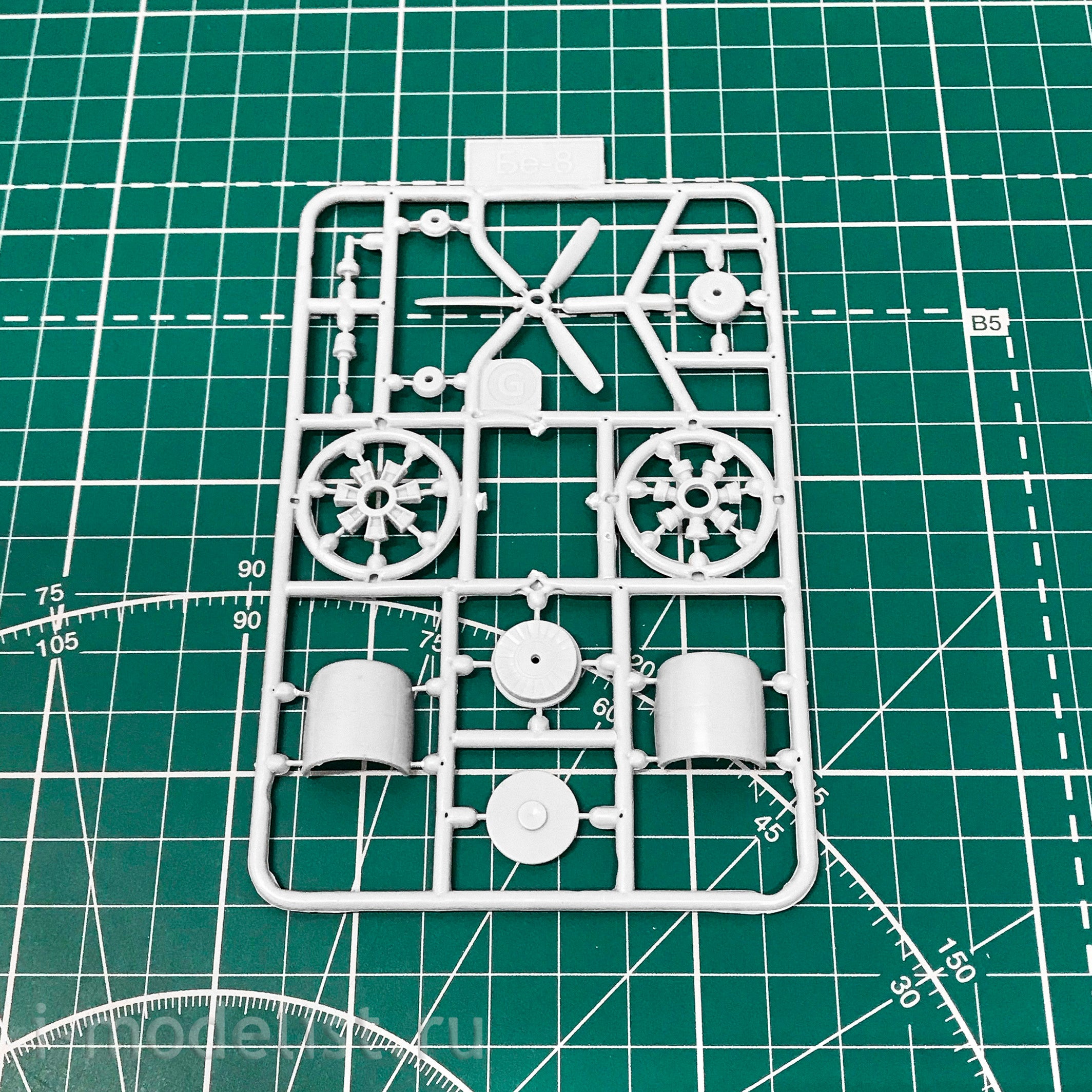 Beriev Be-8 (With water skis & hydrofoils), Aircraft Model Kit Scale 1:72 SOVA-M SVM 72025