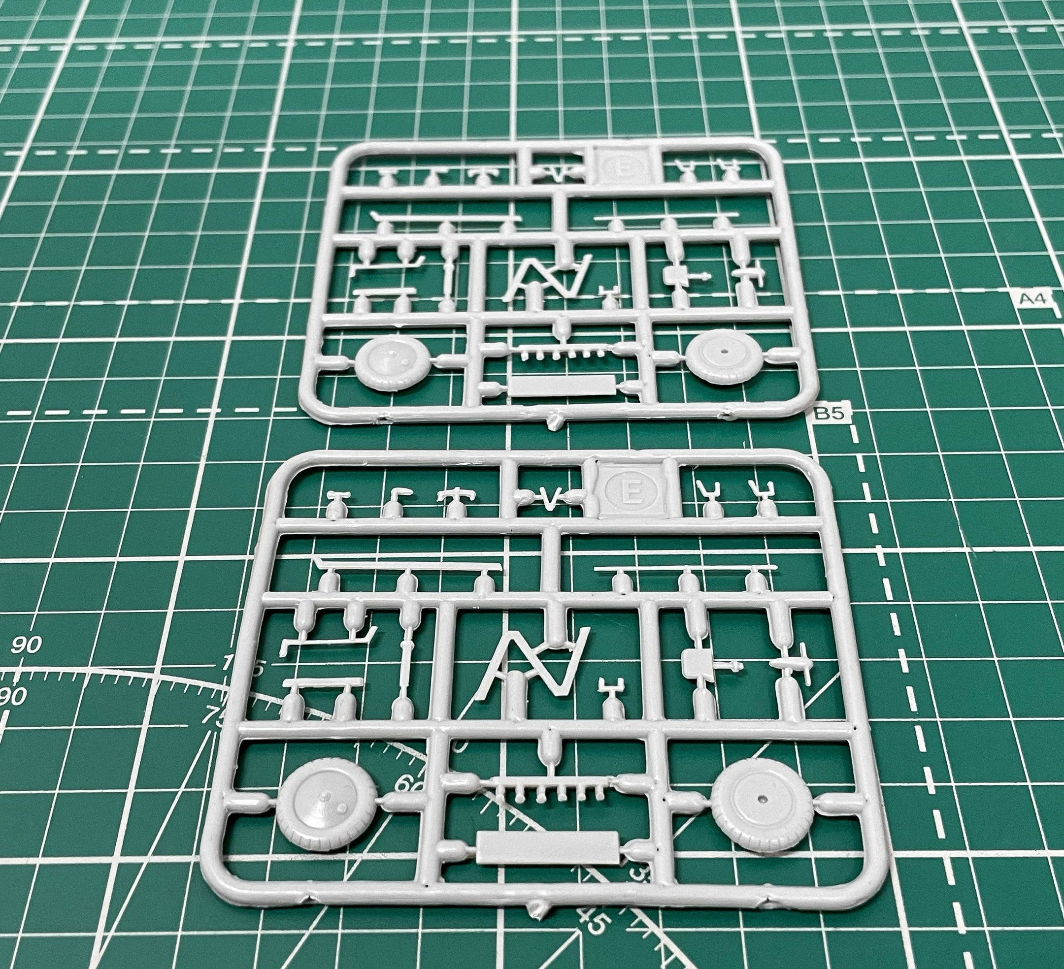 Kawasaki KOA type 88-2, Biplane Aircraft Model Kit Scale 1:72 SOVA-M SVM 72022