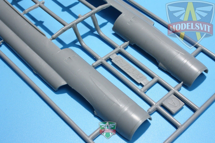 Modelsvit 72030 Plastic model aicraft kit Scale 1:72 E-152M