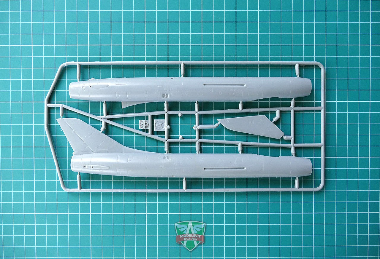 Modelsvit 72007 Plastic model aicraft kit Scale 1:72 Su-7