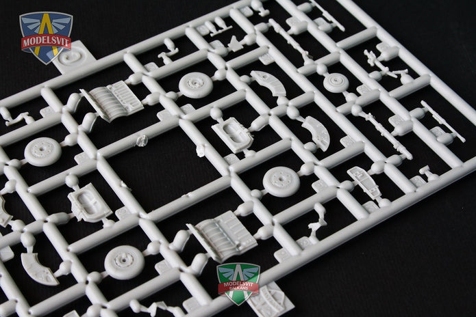 Modelsvit 72042 Plastic model aicraft kit Scale 1:72 MiG-21 F-13 Supersonic jet fighter