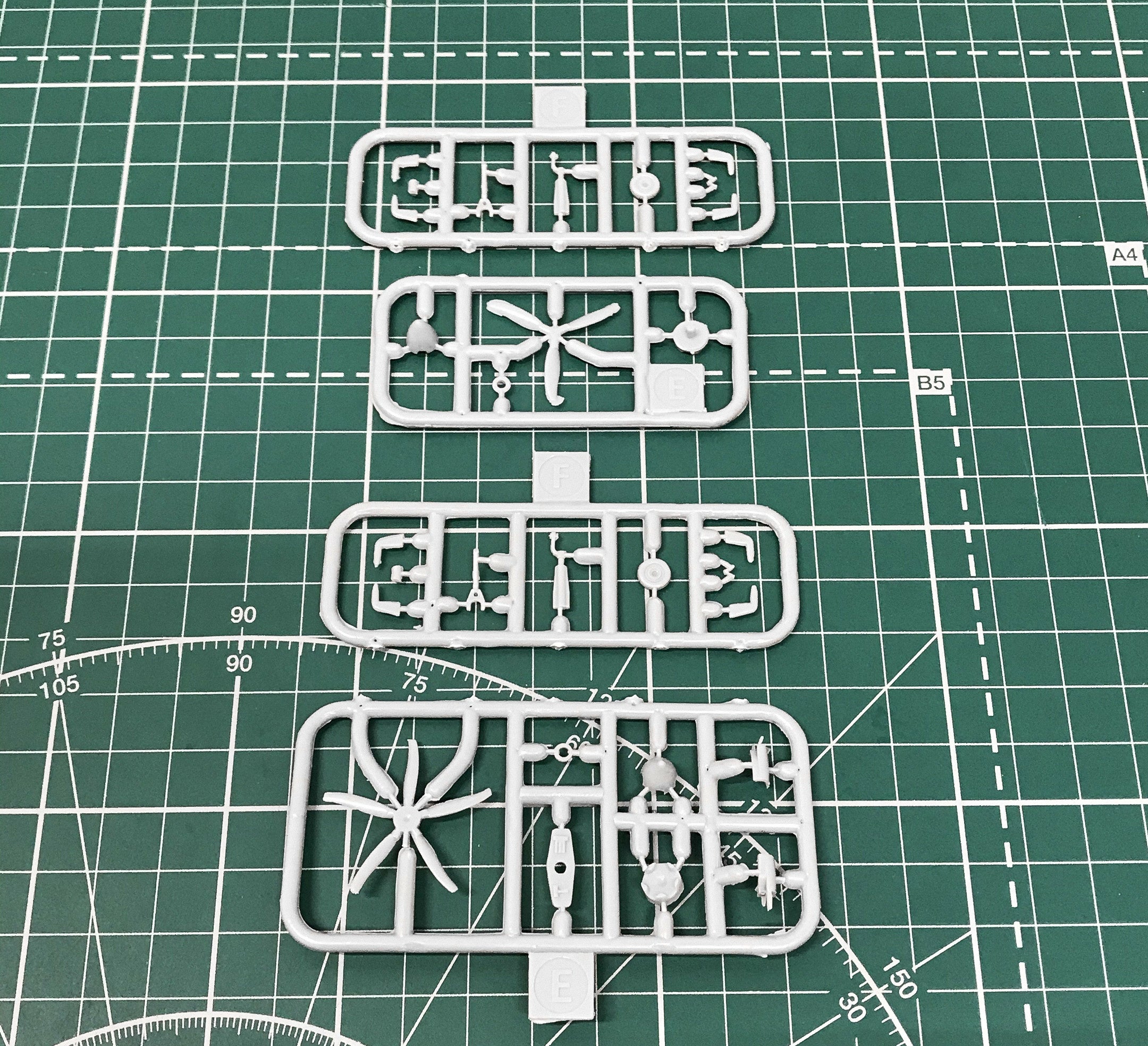 Northrop Grumman Firebird OPV w/ reconn, containers, Aircraft Model Kit Scale 1:72 SOVA-M SVM 72002