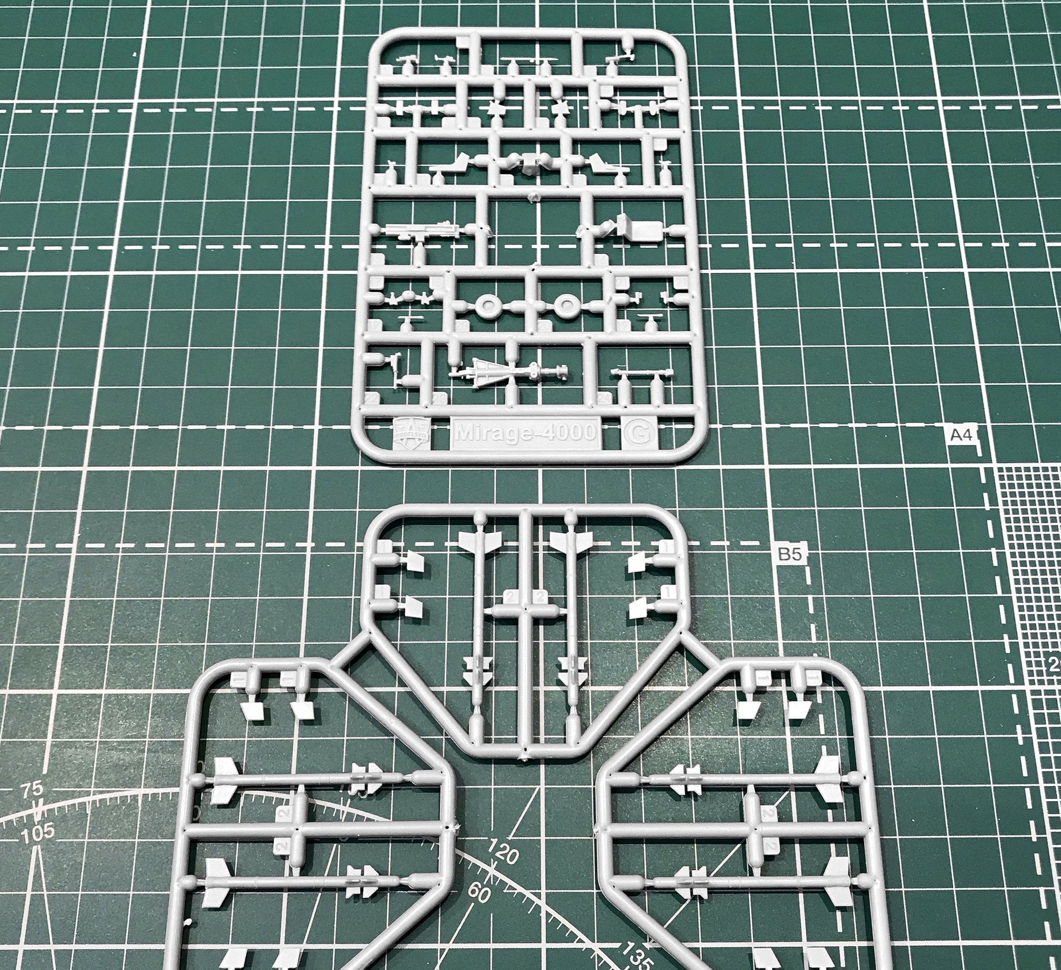 Modelsvit 72053 Plastic model aicraft kit Scale 1:72 Mirage 4000 w/Weapons