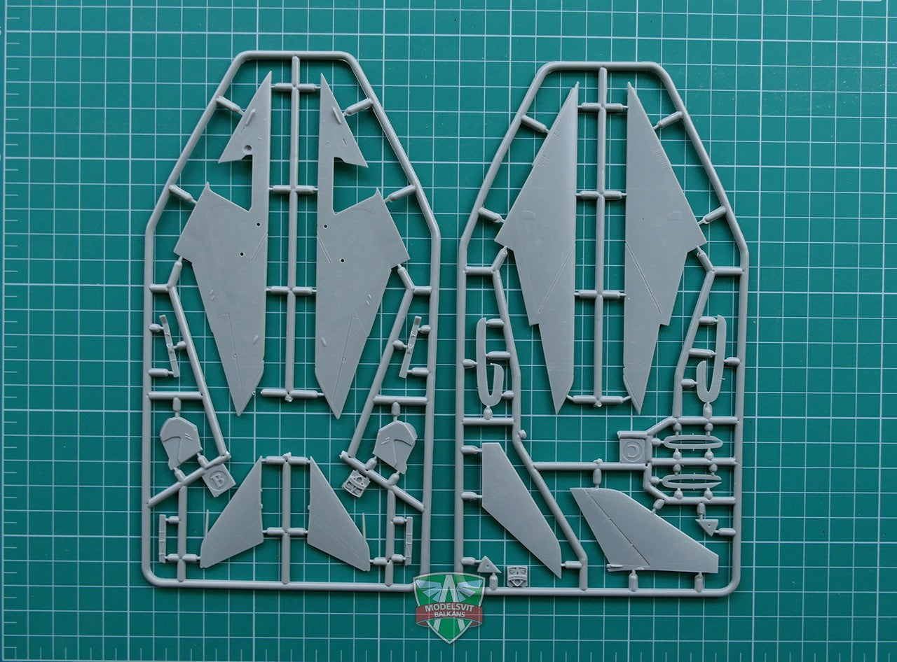 Modelsvit 72006 Plastic model aicraft kit Scale 1:72 Su-7B