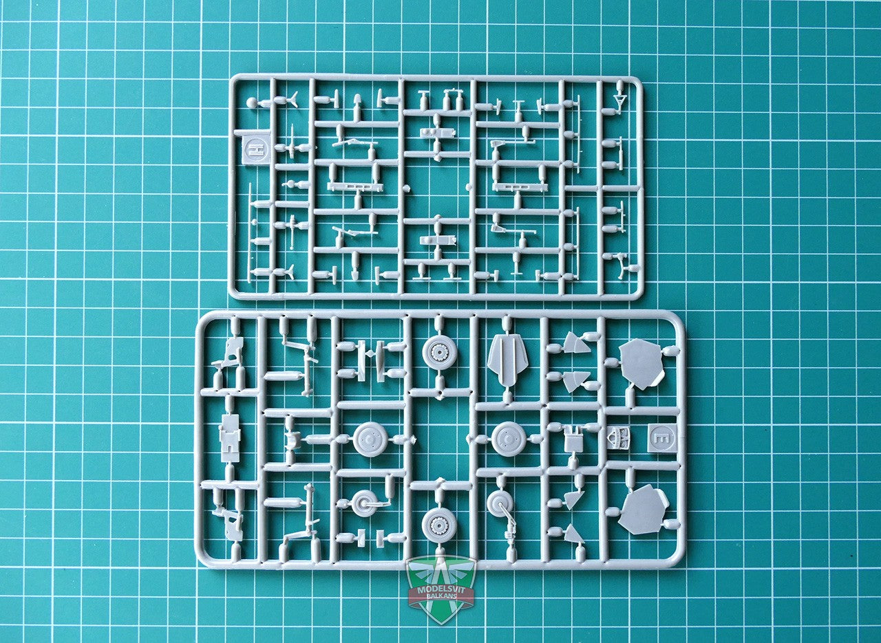 Modelsvit 72017 Plastic model aicraft kit Scale 1:72 Su-17 early