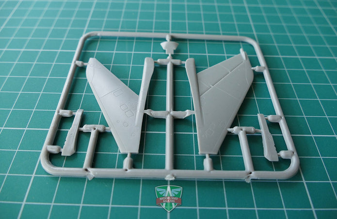 Modelsvit 72005 Plastic model aicraft kit Scale 1:72 SU-7 U