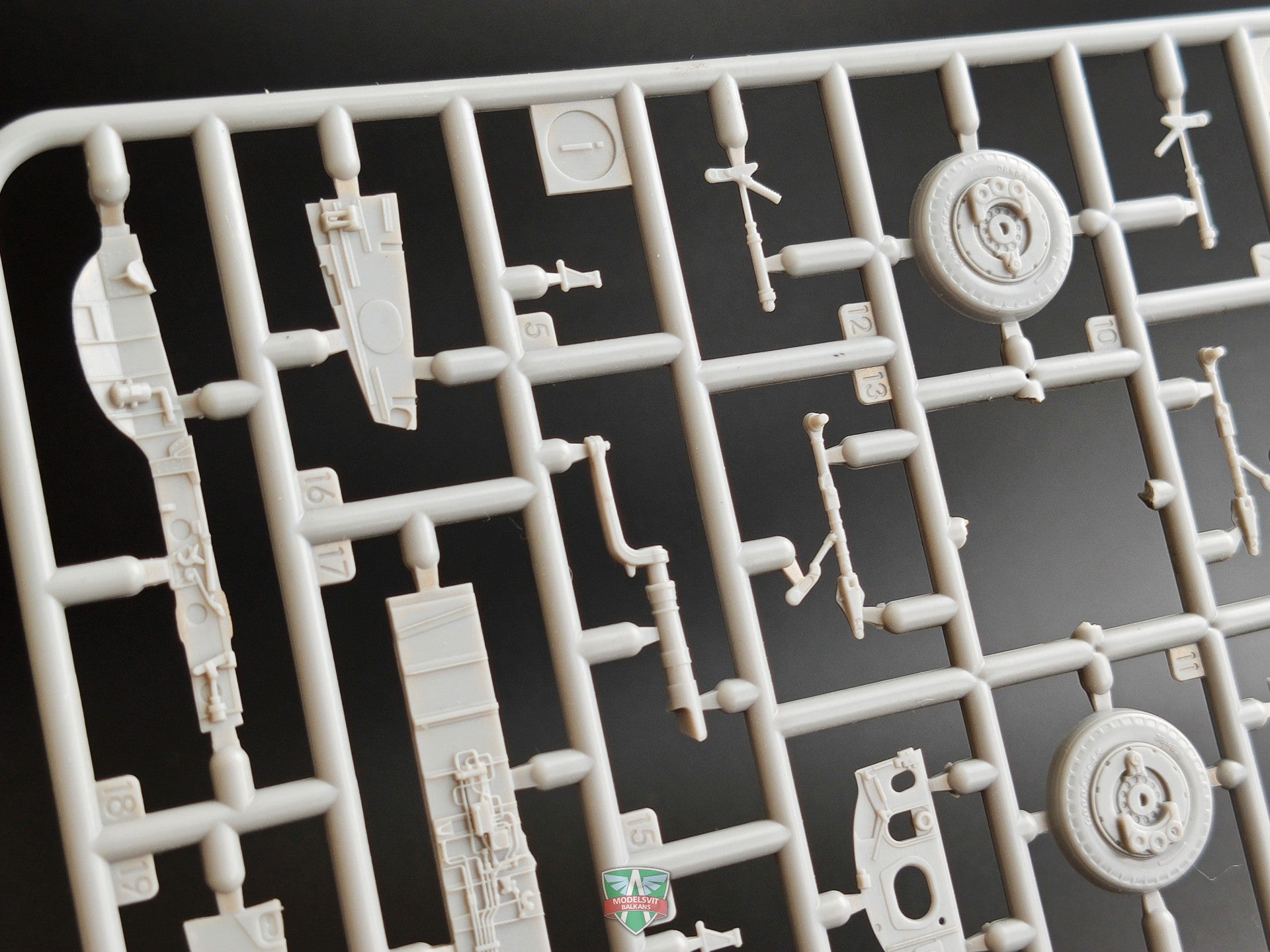 Modelsvit 4818 Plastic model aicraft kit Scale 1:48 F-82 F/G Twin Mustang